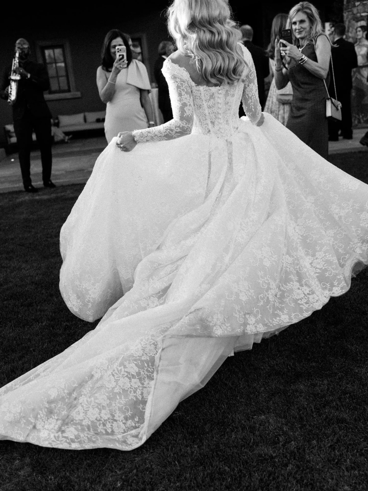 Like a dream you never wake from 🤍

Bride: @beccarhoover 
Planning and Design: @imoni_events 
Lead Planner: @sarrahgaboury 
Venue: @paradisevalleycountryclub 
Floral Designer: @carteblanchedesign 
Photography: @maryclaire_photography 
Videography: @