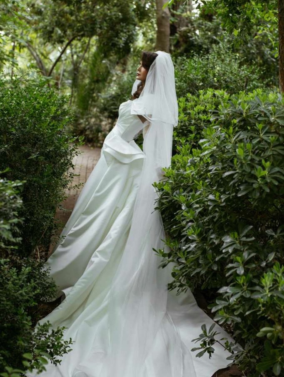 The kind of gown that defines the moment

Model: @michelinee1 
Photographer: @isabellagjonzeneli 
Wedding Gown: @joandominiquebridal @joandominique_ 
Venue: @serenitygardensscottsdale 

#throwback