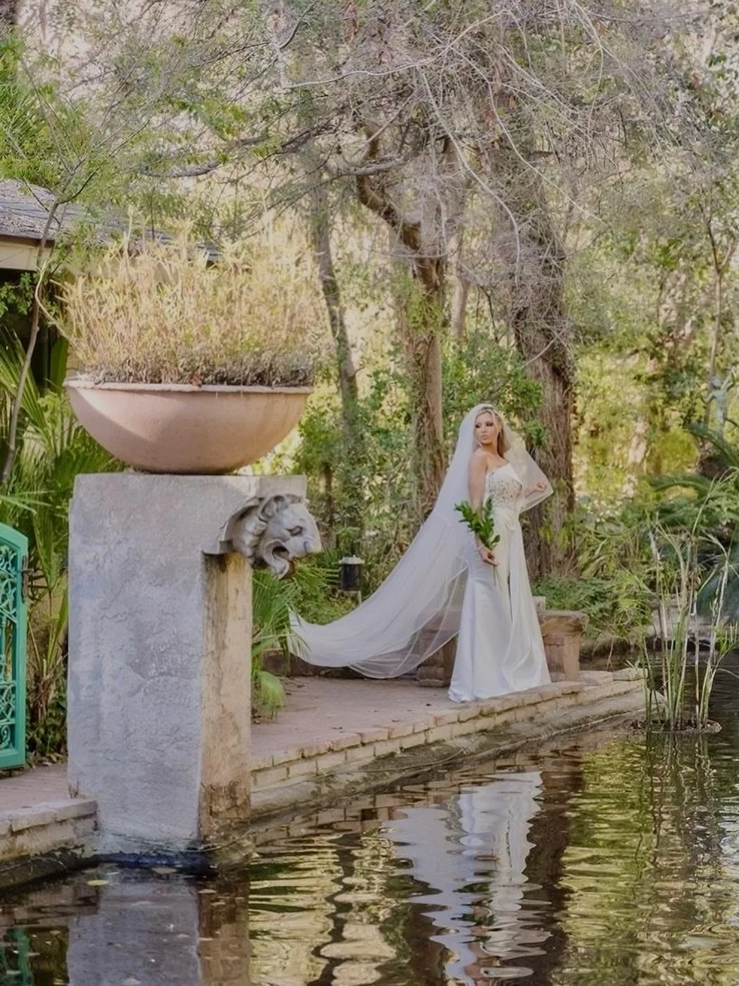 A moment that feels like it doesn&rsquo;t end

Venue: @serenitygardensscottsdale 
Photographer: @isabellagjonzeneli 
Wedding Gown: @joandominiquebridal