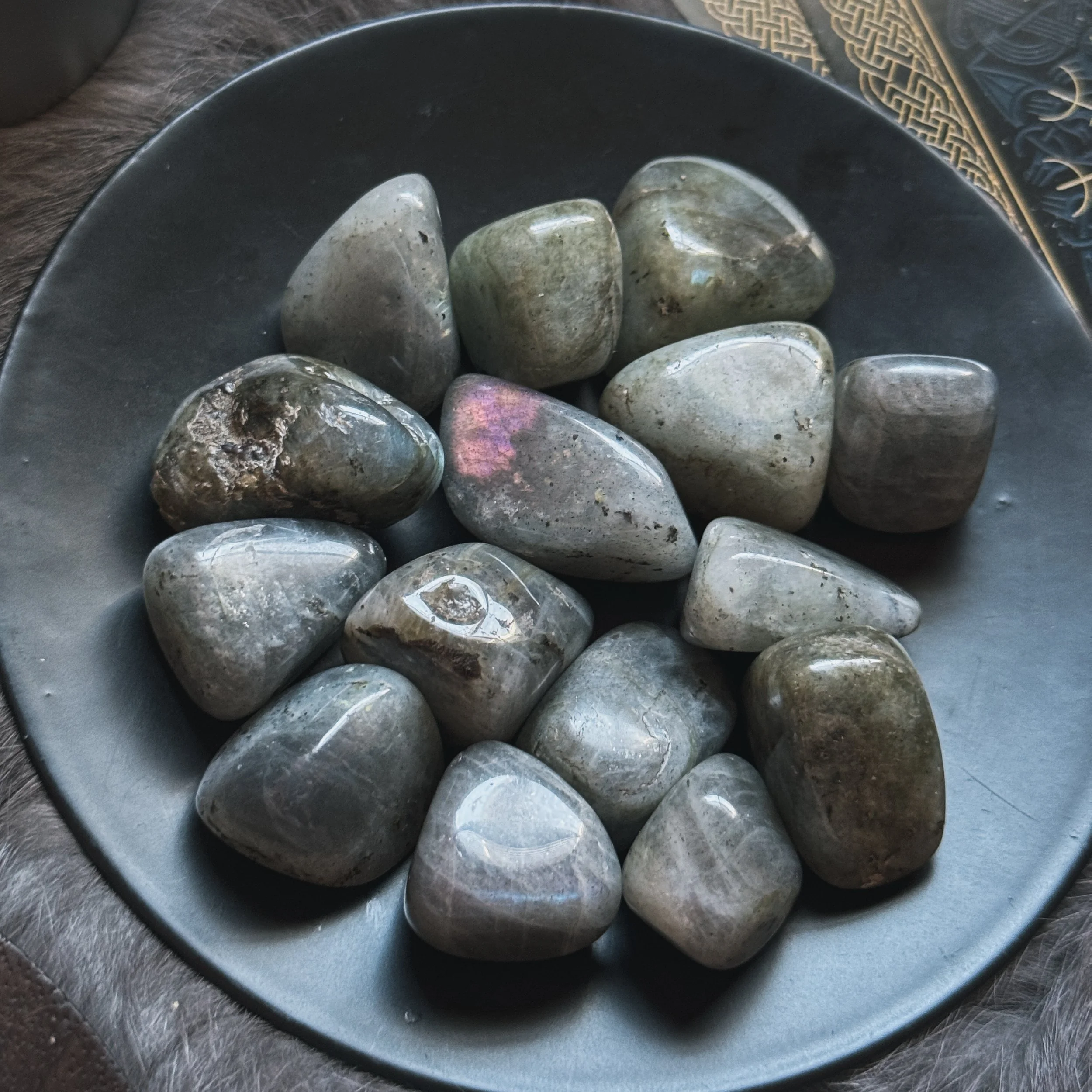 tumbled-labradorite-lunar-haven-mystic-04.jpg