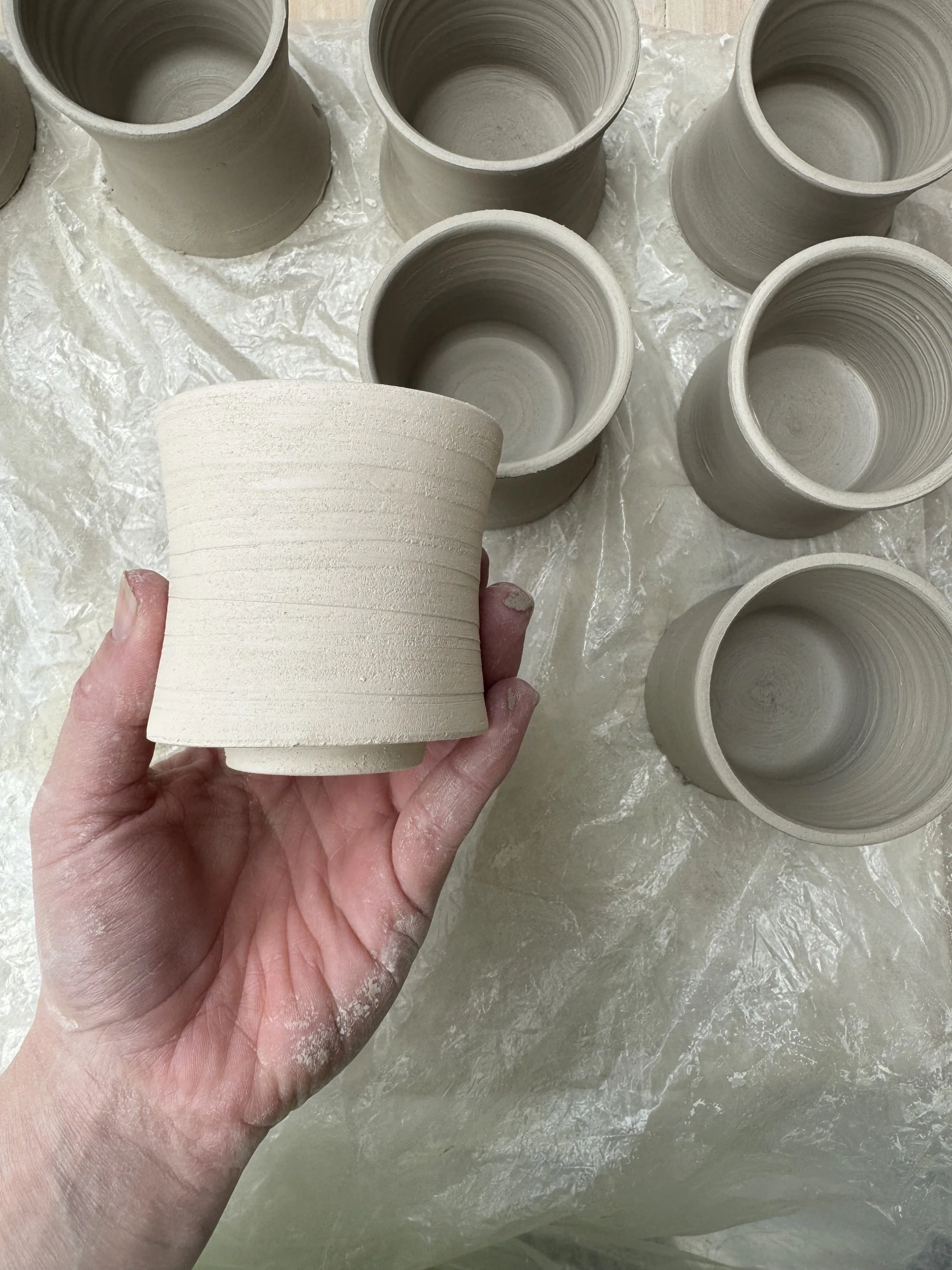 Eine ruhigere und aufmerksamere Art, Drehen an der Töpferscheibe in Zürich zu lernen