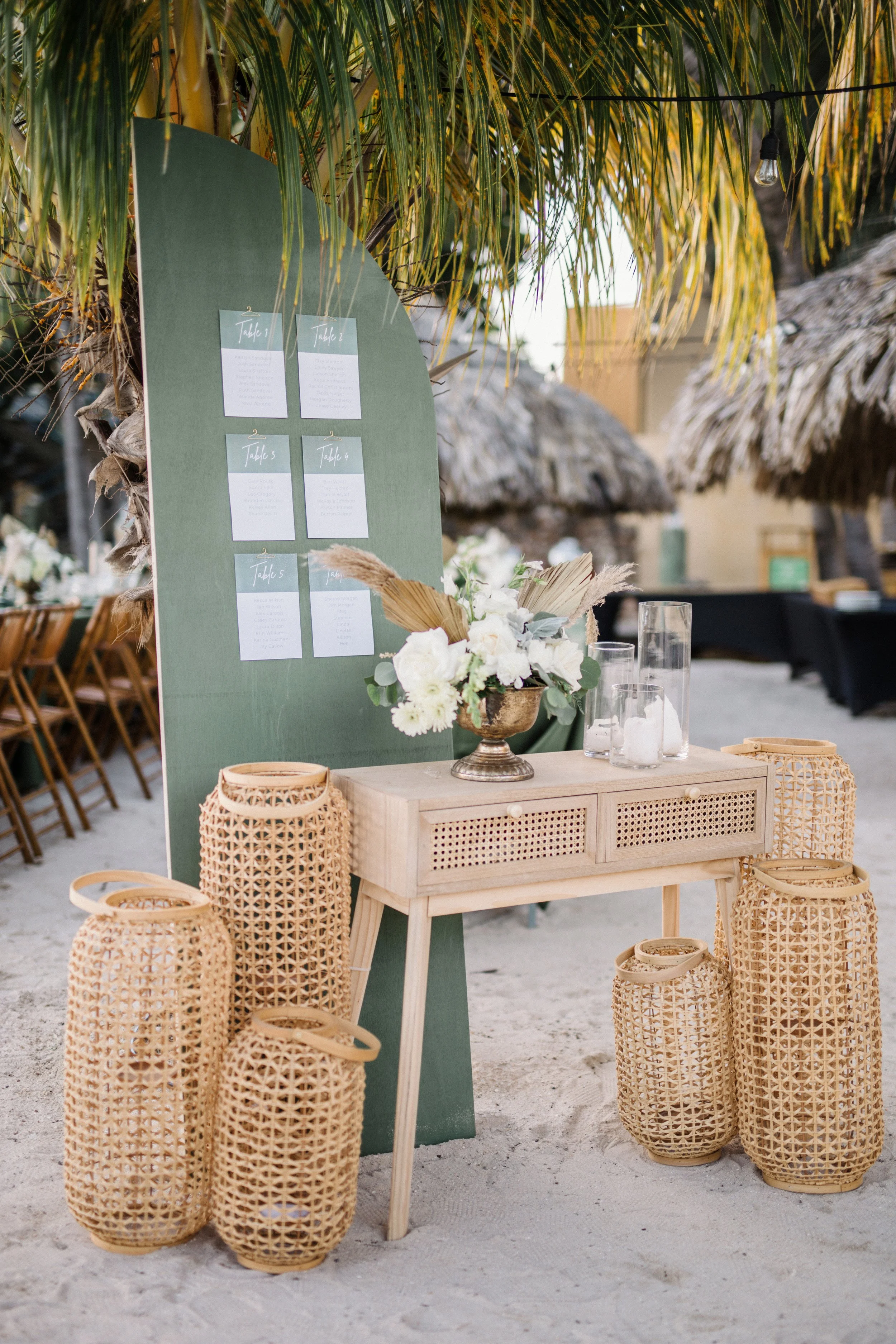 Decor rotan boho green white beige personalised styling with flowers