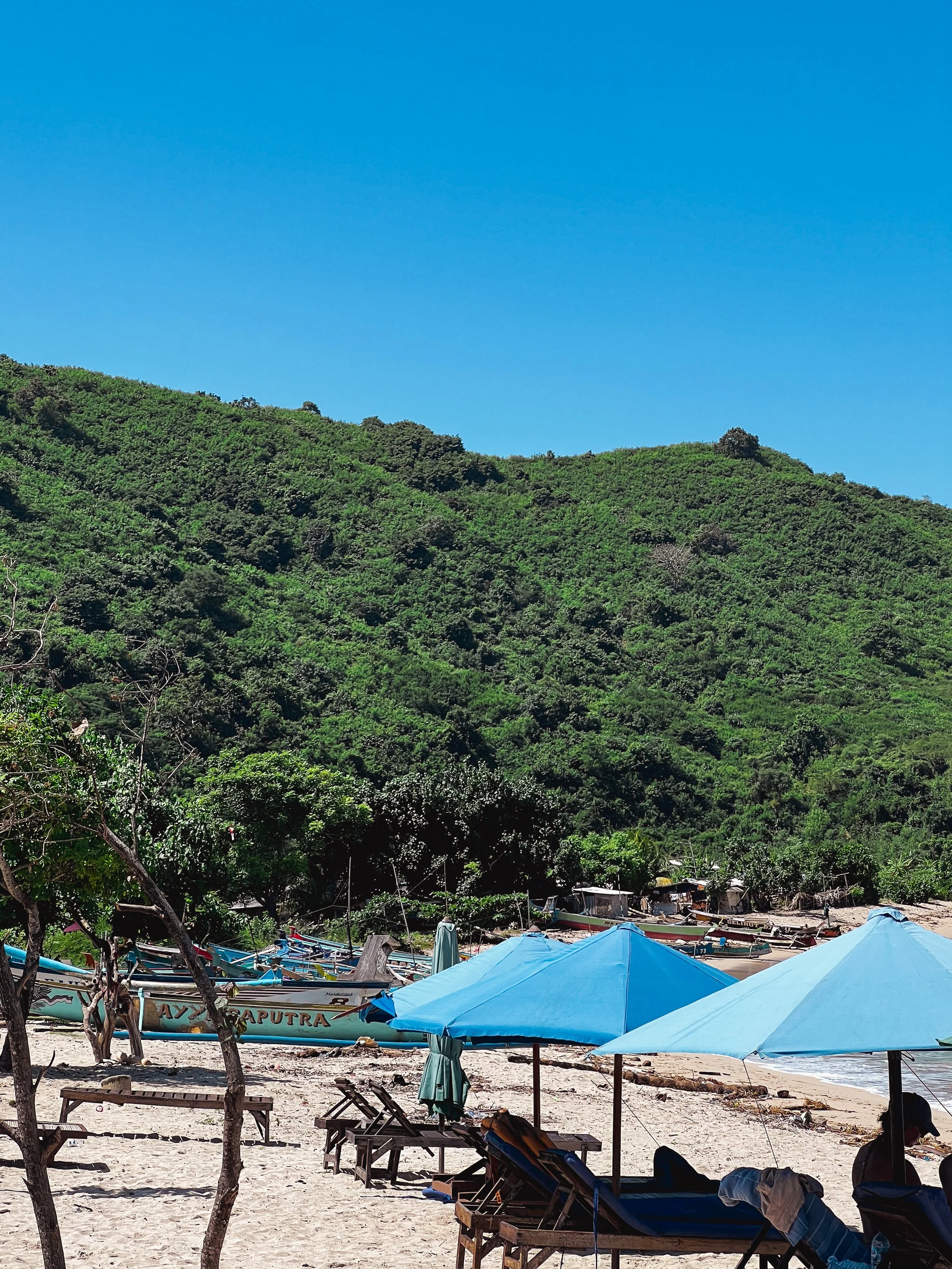 Mawun Beach-lombok-03.jpg