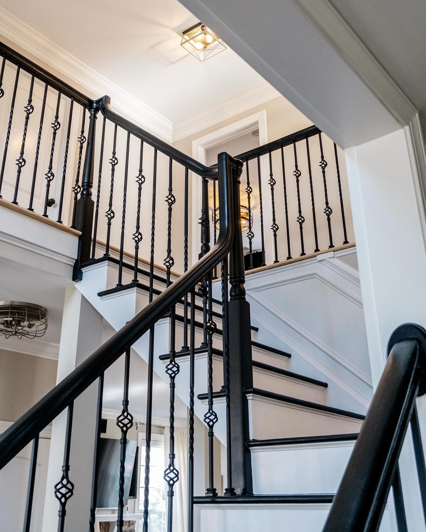 Existing stair treads refinished and custom stained by Alpine ✅

#njfloors#newhomenj#njnewhomes#njhomeownee#newjerseyhomes#newjerseyrealestate#njremodeling#njrenovation