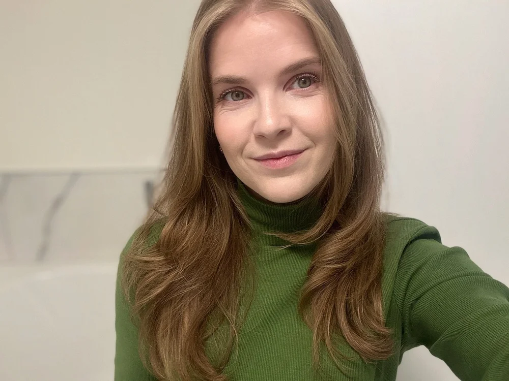 Vandaag wilde ik deze coltrui van @thinkingmu dragen op dag vier van mijn opleiding rond kleur en imago, maar hij ligt nog lekker op het wasrek te drogen. 🍃🐸

Wat vandaag wel vlot verliep: de nieuwe podcastaflevering lanceren rond koophonger begrij