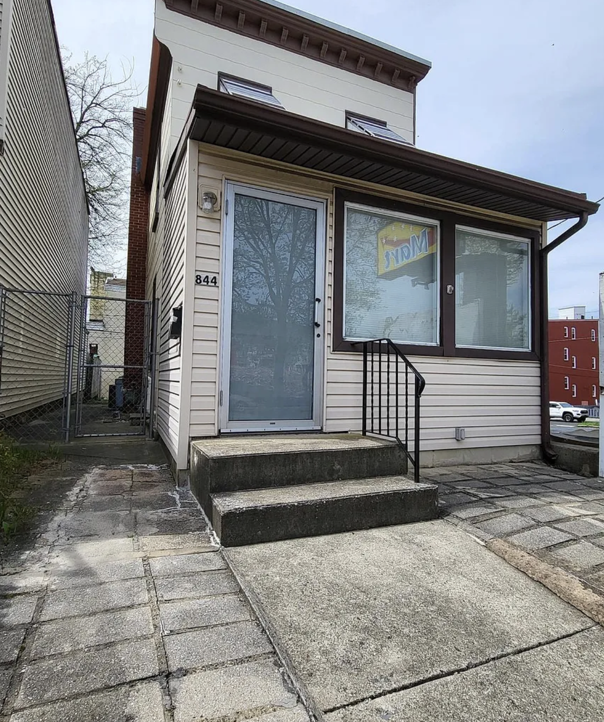 844 N 9th St