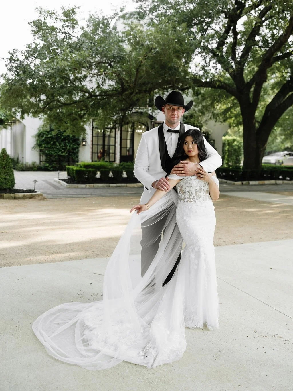 There&rsquo;s something so romantic about a room lit entirely by candlelight. A neutral color theme this refined doesn&rsquo;t happen by accident &mdash; it&rsquo;s the result of decor, design, and execution. 

Congratulations to J&amp;J!

Venue: @pe
