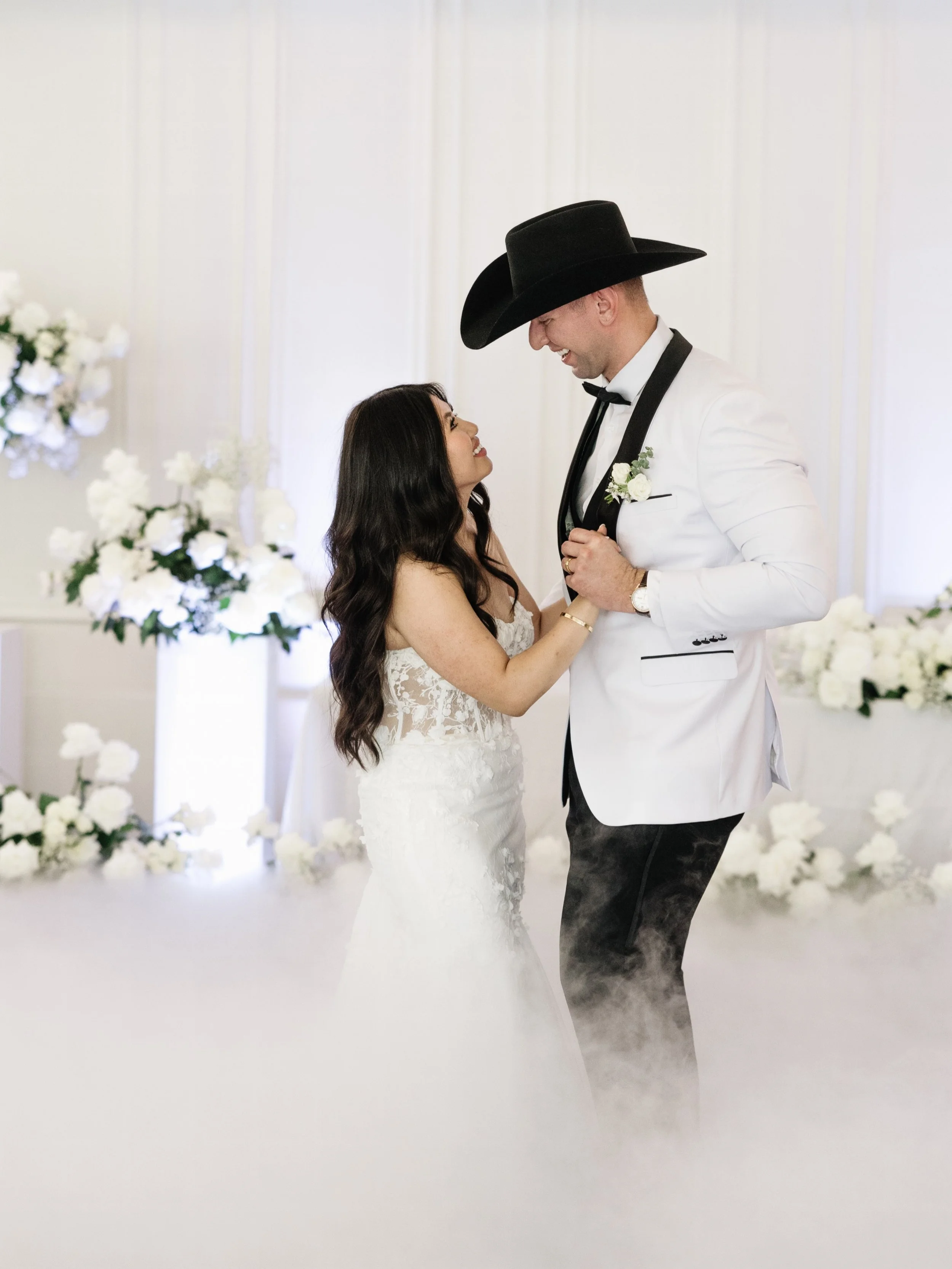 Classic white and greenery, but never ordinary. 

Venue: @peachorchardvenue
Planner - @azoraevents
Floral | Decor | Linen: @kimevents7
Photography -@modern_valencia
Content Creator: @dayofbestie
Ice Cream: @gelatissimohtx
Bar &amp; Beverage: @bar.190