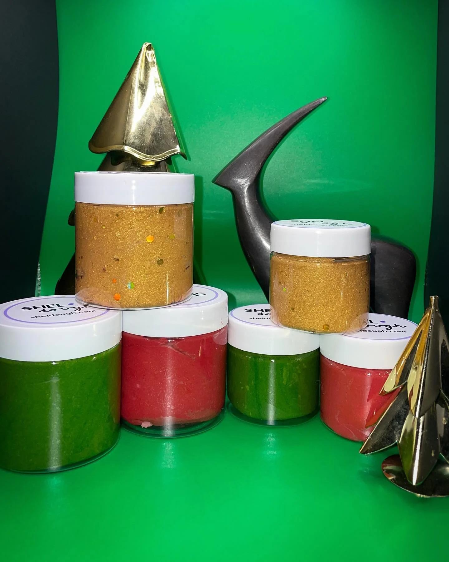 HOLIDAY DOUGHS ARE HERE! 🧑&zwj;🎄 

- social media sale only- 
* payment through Venmo or Zelle 

🎄 HOLIDAY CHEER COLLECTION 🎁 

Endless opportunities to create with 3 bright holiday colors. Perfect for: 
- tree &ldquo;decorating&rdquo;
- ornament