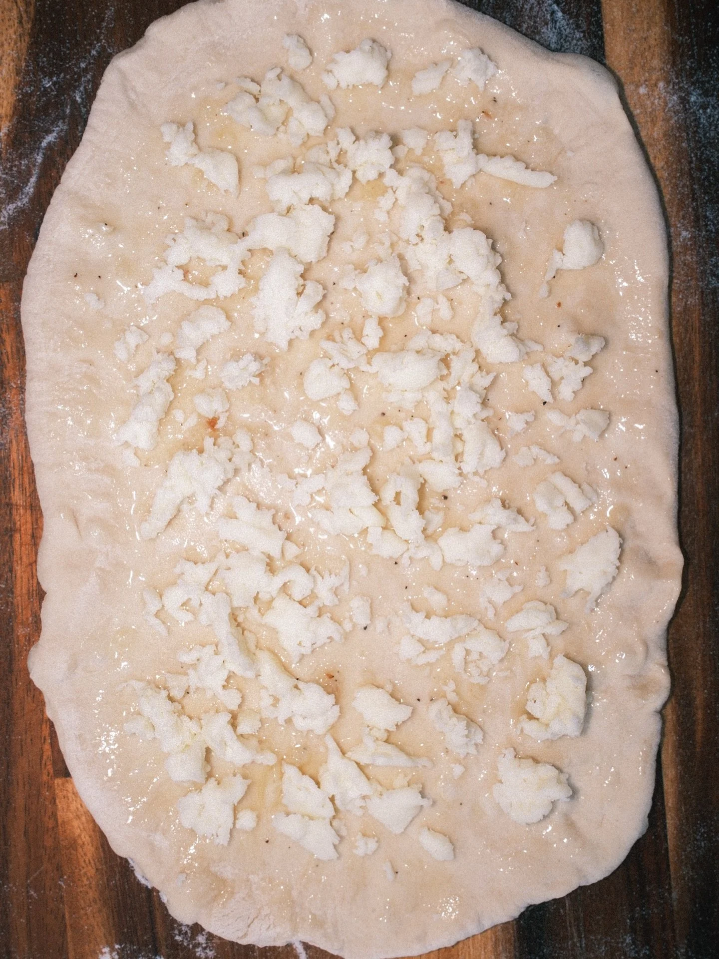 Swipe to make some mega cheesy garlic buttered bread sticks 🤤🧄 
📸 @daltonethertonphoto