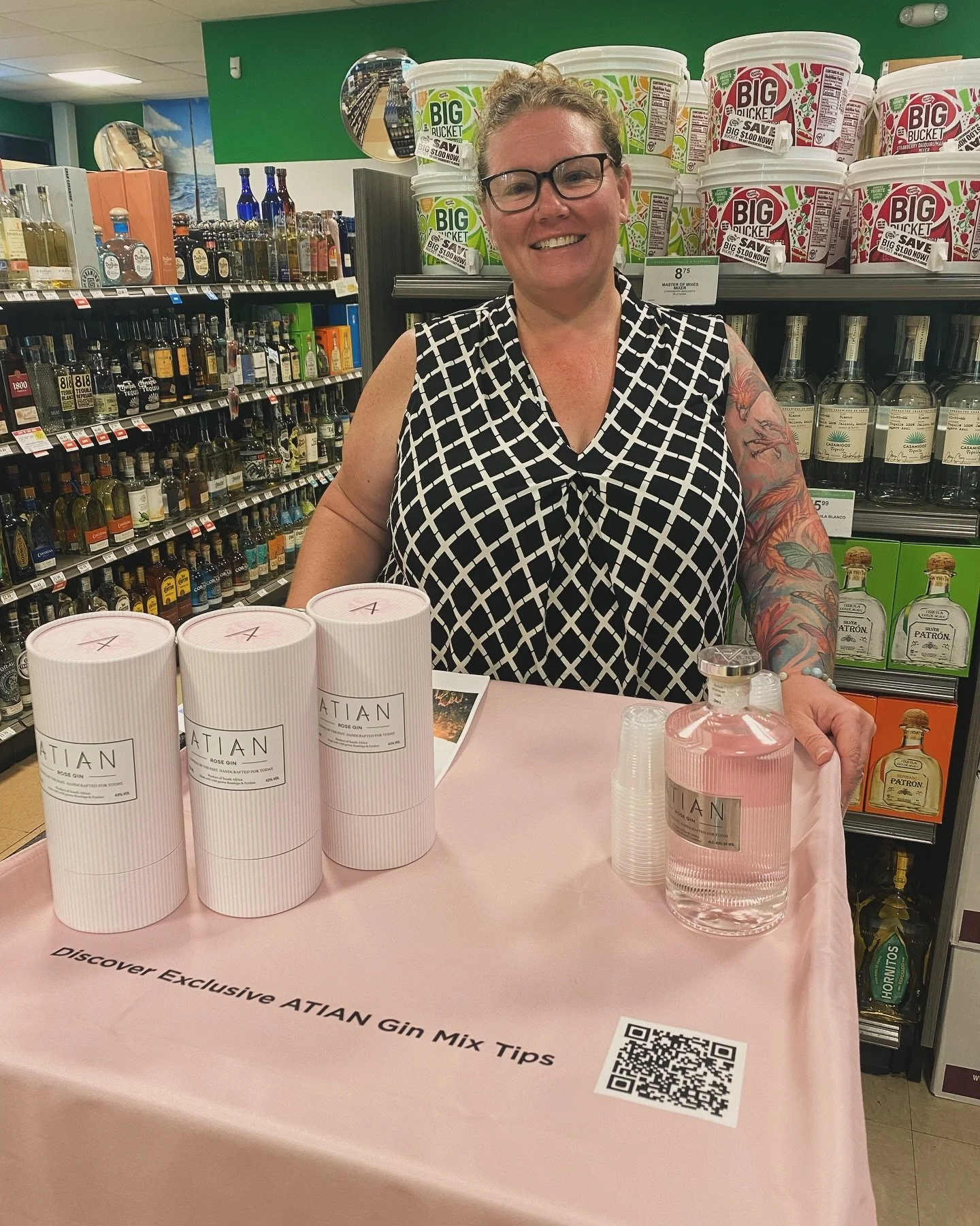 Florida Gin Lovers!!! Atian Rose Gin samplings happening across the state at Publix Liquor Stores!! Annnnndddd, we&rsquo;re doing a BOGO!!! Buy One, Get One!! Give a sip and take TWO home with you today!
#atianmovement #forgrantedconsulting #gin #pub