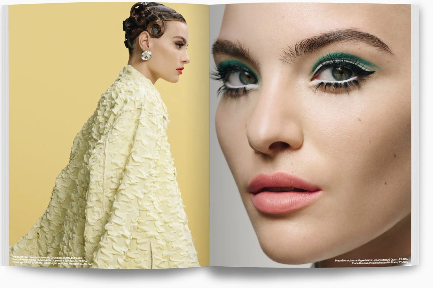 Zwei Nahaufnahmen von Modellen mit auffälligem Make-up auf einer Modeseite. Links ein Modell in Cremefarbenem, strukturreichem Kleid mit großen Ohrringen, rechts ein Close-up ihres Gesichts mit grüner Augen-Make-up und natürlichen Lippen