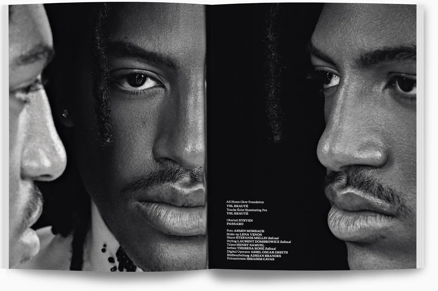 Schwarz-Weiß-Fotografie zweier Männer in Nahaufnahme, die sich gegenüberstehen, mit Fokus auf ihre Augen und Nasen, ohne sichtbare Hintergrunddetails.