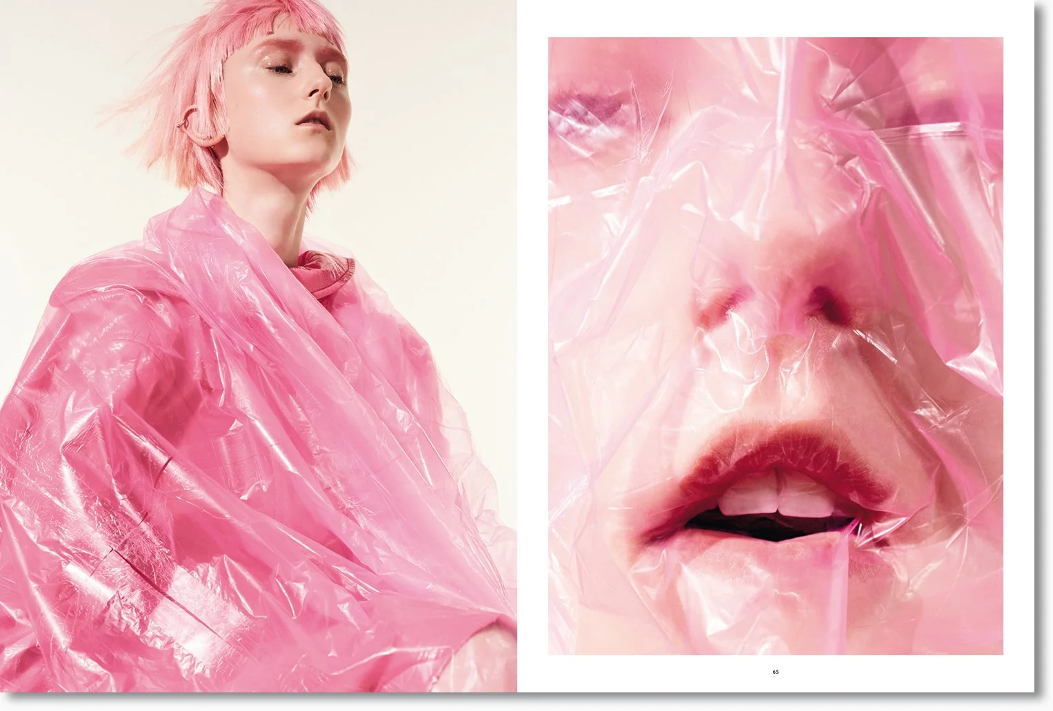 Ein Model mit pinkem Haar trägt eine durchsichtige pinke Kunststoffjacke, links. Eine Nahaufnahme ihres Gesichts, teilweise durch denselben Kunststoff geschützt, rechts.
