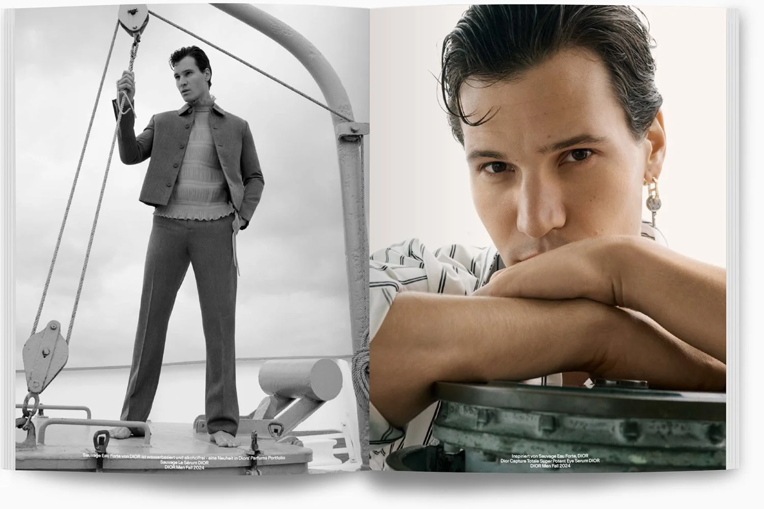 Doppelbild mit einer schwarzen und weißen Fotografie. Auf der linken Seite eine Frau im Retro-Stil in grauer Kleidung, die auf einem Boot steht, in der rechten Seite ein moderner junger Mann mit dunklem, gewellt-gestyltem Haar, der auf eine Metallflä