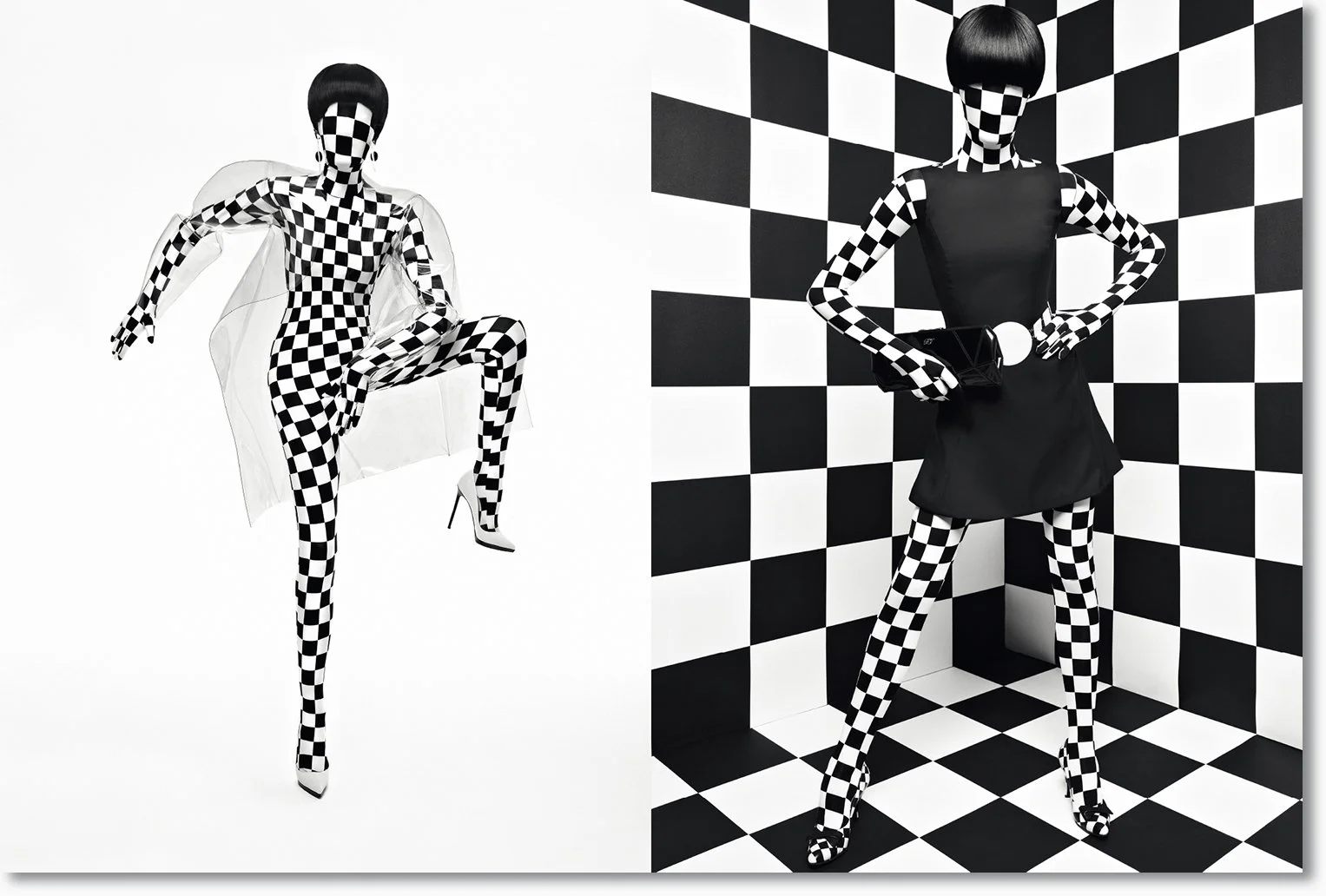 Zwei fashion Models in schwarz-weißen Karomustern, der linke auf einem weißen Hintergrund, der rechte in einer schwarzen und weißen Raumkulisse.