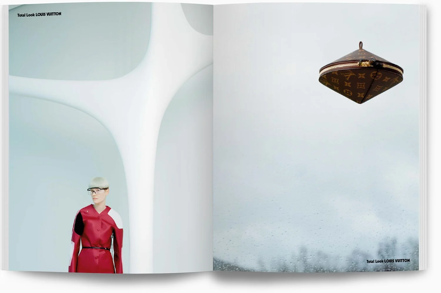 Offene Modezeitschrift mit zwei Seiten: linke Seite zeigt eine Person im roten Outfit und weißen Haaren, rechte Seite zeigt eine Louis Vuitton Tasche in der Luft vor einem verregneten Fenster