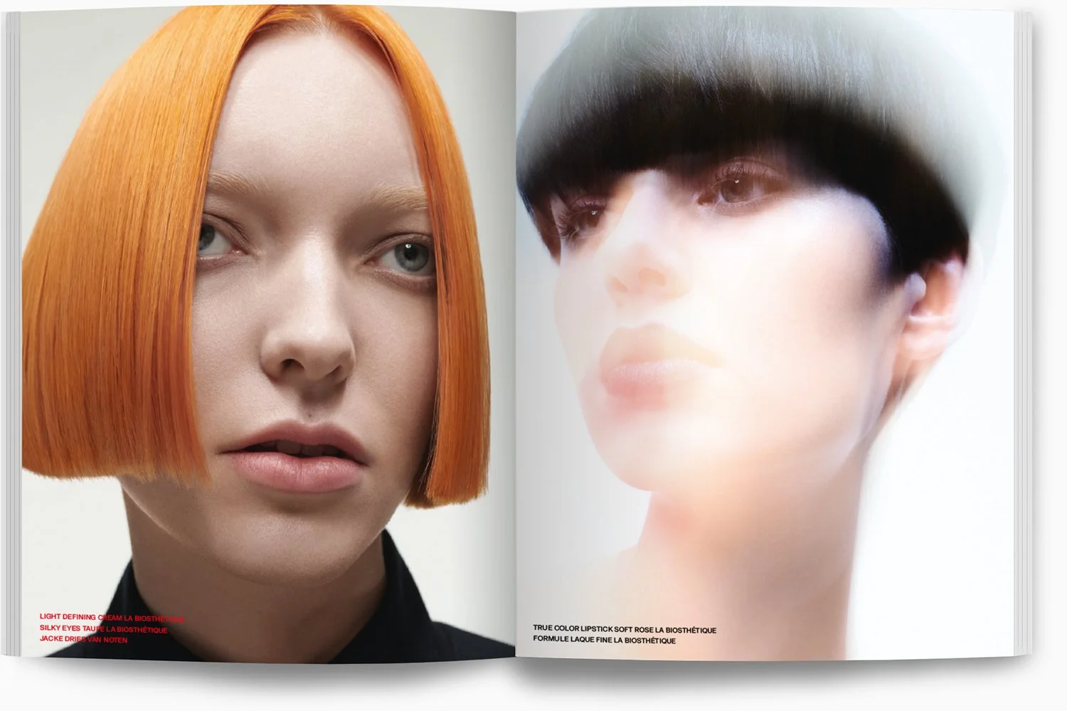 Zwei Frauen mit unterschiedlichen Frisuren und Make-up. Die linke Frau hat leuchtend orange Haare in einem geraden Bob, die rechte Frau hat kurze schwarze Haare mit einem geraden Schnitt und hellem Make-up.