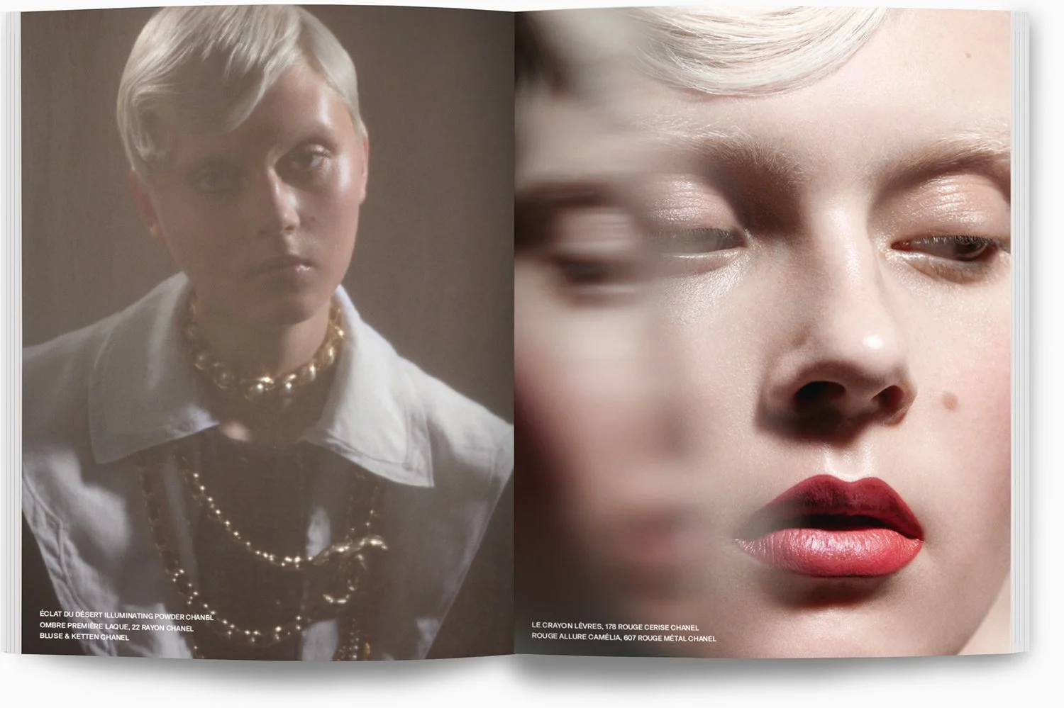 Zwei Nahaufnahmen von Modellen: links ein Model mit kurzen, platinblonden Haaren, getragen in mit Goldschmuck und einer weißen Jacke; rechts ein Model mit blonden Haaren und rotem Lippen-Make-up.