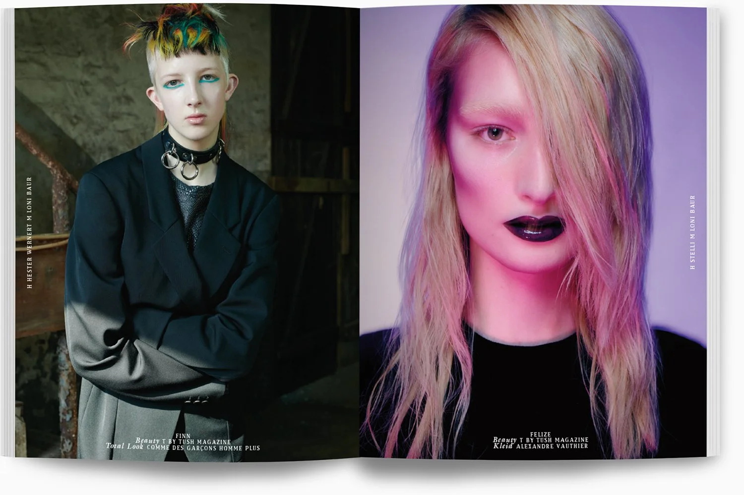 Zwei Models, eines im Punk-Stil mit bunten Haaren und Ketten, das andere im Glam-Rock-Look mit langen, blond gefärbten Haaren und dunklem Lippenstift, fotografiert für ein Magazin.