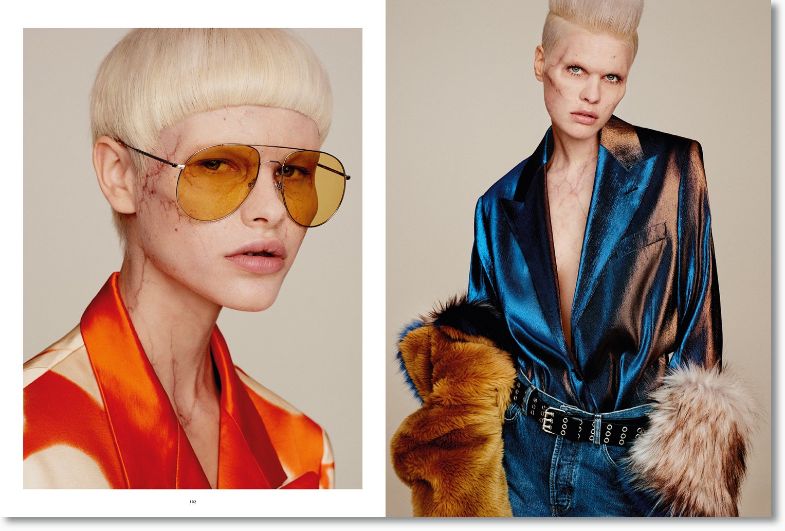 Zwei Modefotografien mit Frauen in auffälliger Kleidung und Make-up, eine trägt gelbe Sonnenbrille, die andere hat brüchige Haut und trägt einen satinierten Blazer mit Pelzärmeln.