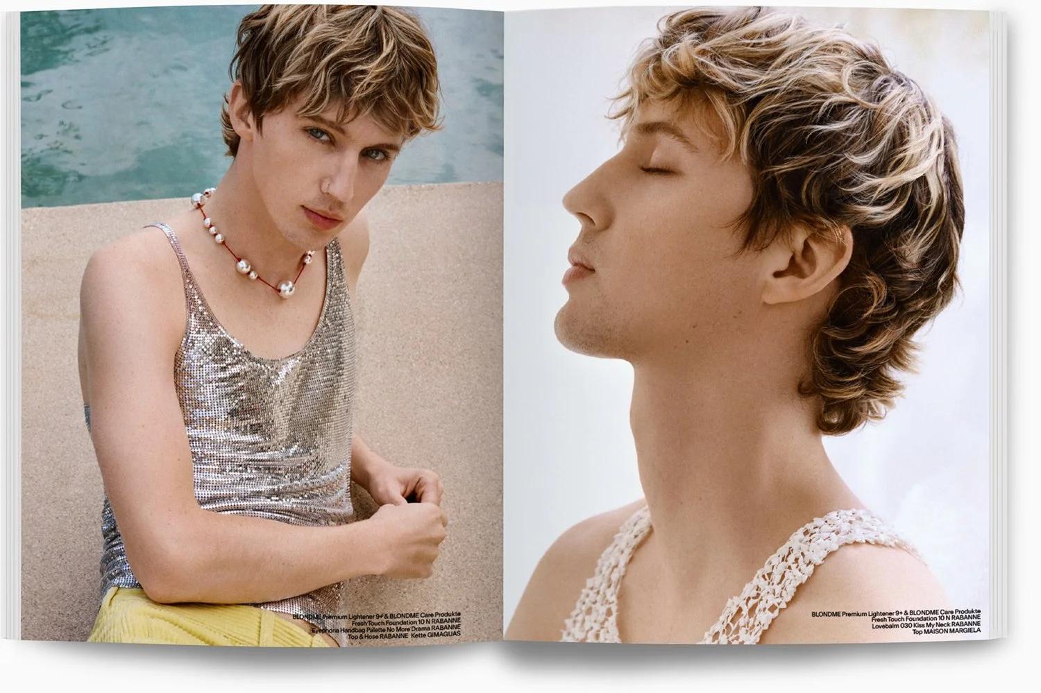 Doppelporträt eines jungen Mannes und einer jungen Frau, jeweils in Nahaufnahme, mit geschlossenen Augen beim entspannten Moment, die Frau trägt eine silberne Paillettentop und eine Perlenkette, der Mann hat lockiges Haar und trägt ein helles Top.