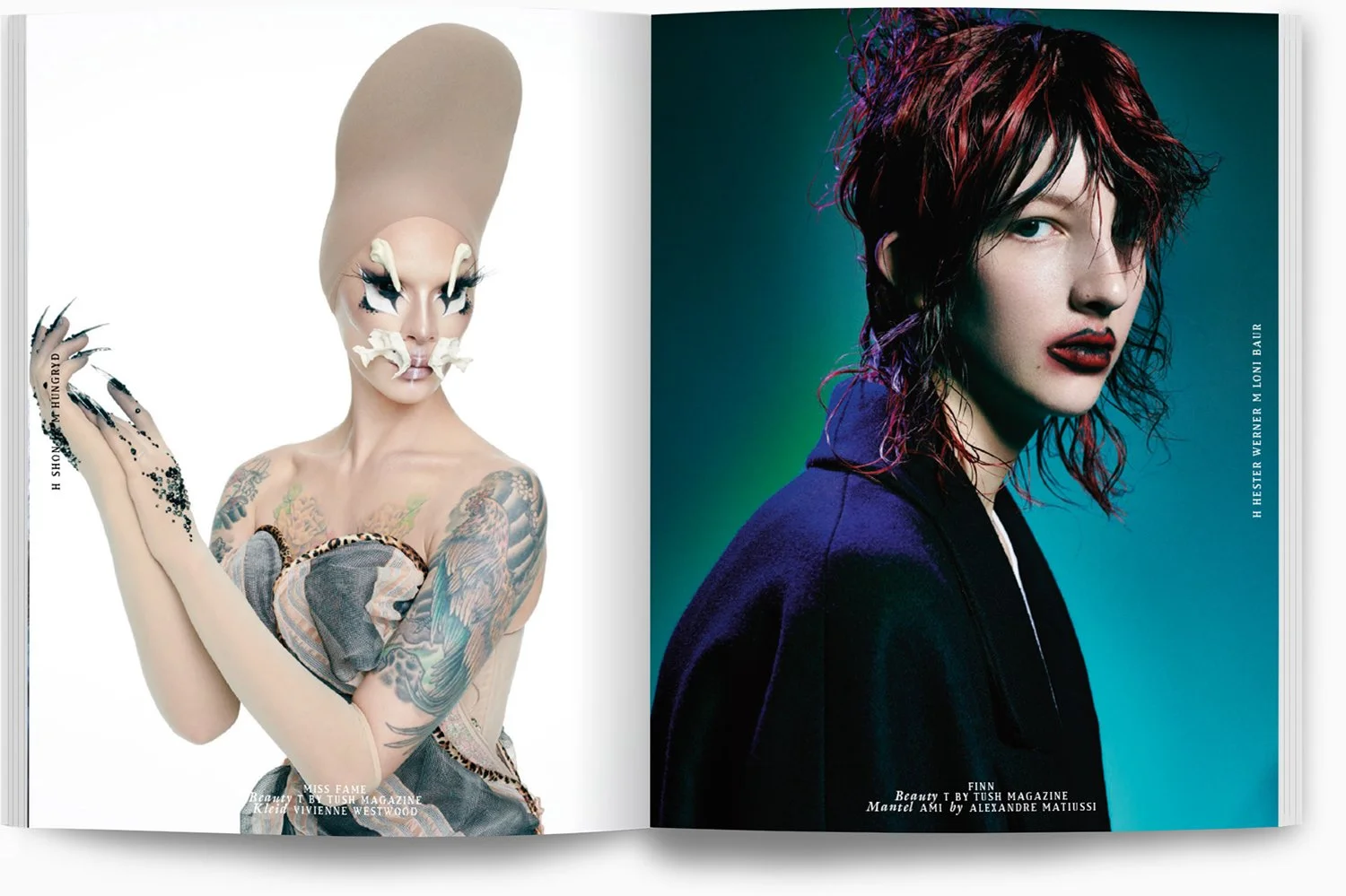 Zwei Fotografien von Modellen in einem Magazin. Das linke Modell trägt außergewöhnliches Make-up und ist tätowiert, das rechte Modell hat kurzgeschnittenes, gestyltes rotes Haar und trägt dunkle Kleidung.