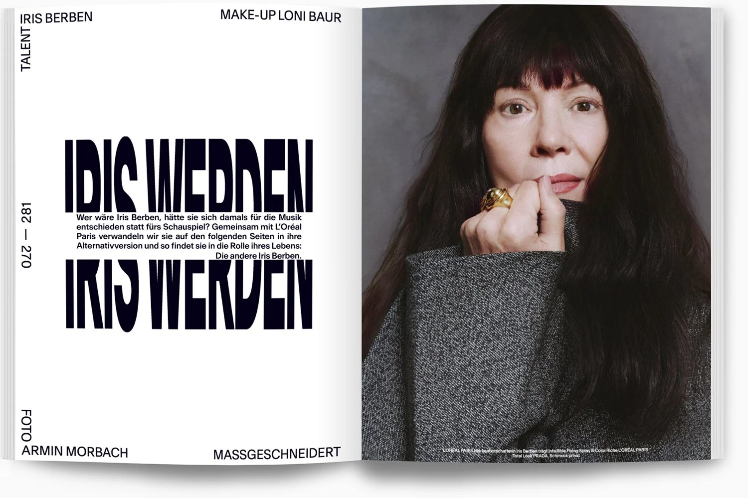 Doppelseite eines Magazins: Auf der linken Seite Titel, Autoreninformationen und Text in deutscher Sprache; auf der rechten Seite ein Porträt einer Frau mit dunklen Haaren, die eine Hand mit Goldringen vor den Mund hält und in dunklem Mantel gekleide