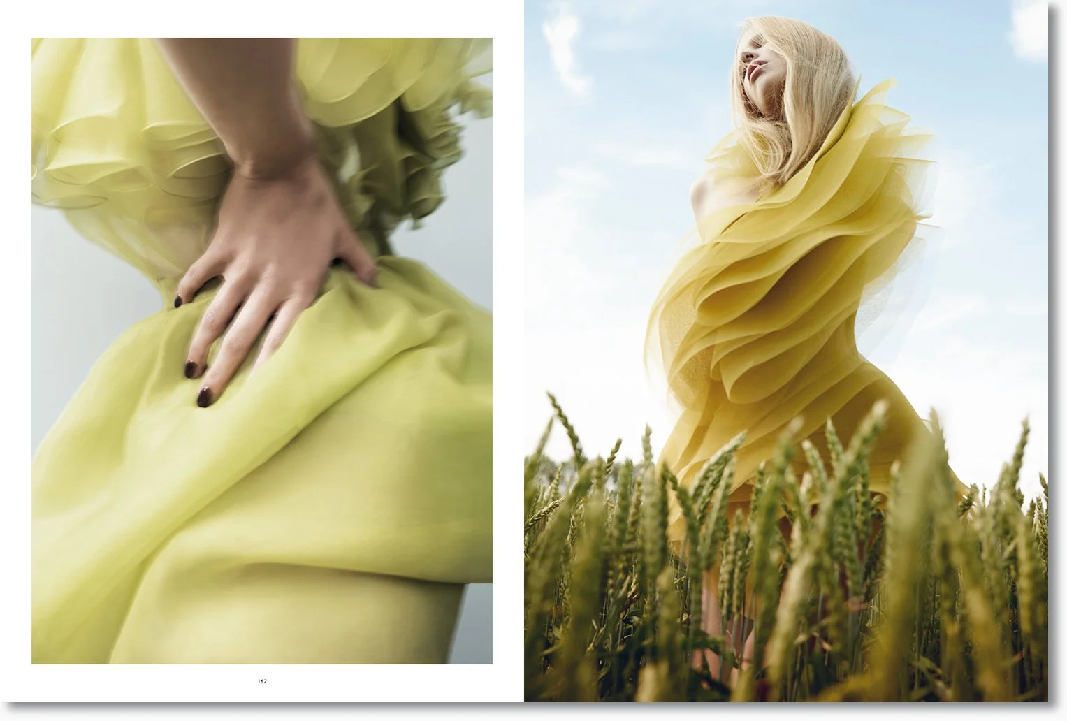 Zwei Fotos eines Modells in einem gelben, spaßigen Kleid. Das linke Foto zeigt eine Nahaufnahme der Hand, die auf dem Kleid ruht, während das rechte Foto eine niedrig aufgenommene Perspektive der Frau in der gelben Kleidung im Freien vor einem blauen