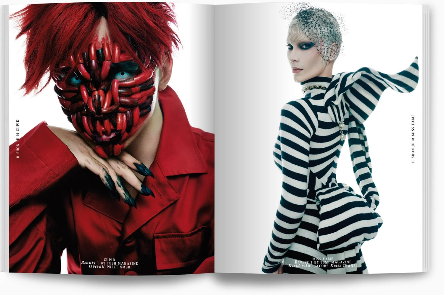 Zwei schräge Modefotos, links eine Person mit roten Haaren und rotem Outfit mit schwarzen und roten Designelementen im Gesicht, rechts eine Person in einem gestreiften schwarzen und weißen Kleid mit kurzem, platinblondem Haar und futuristischem Make-