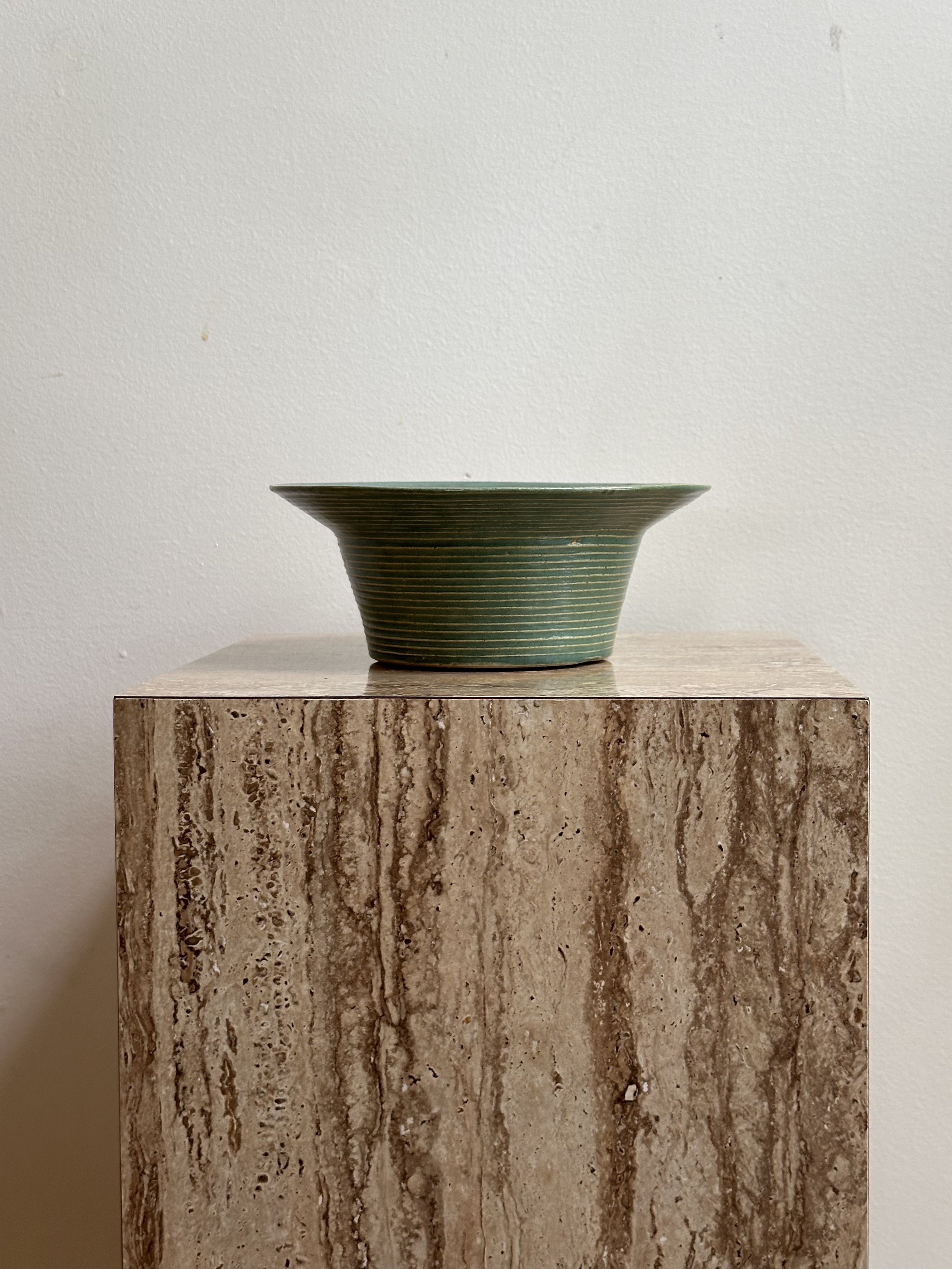 Ribbed bowl