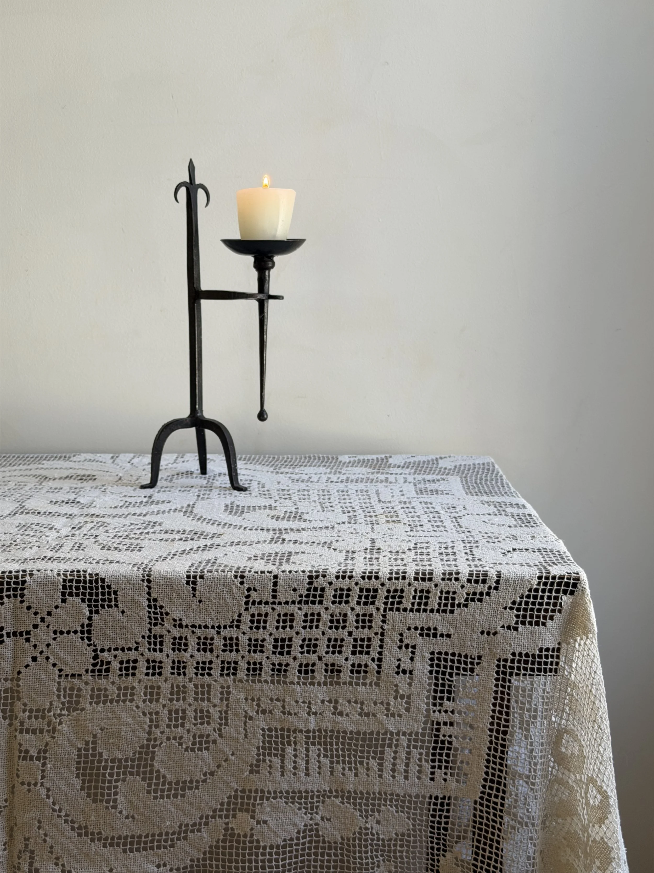 Fluer delis iron candle holder