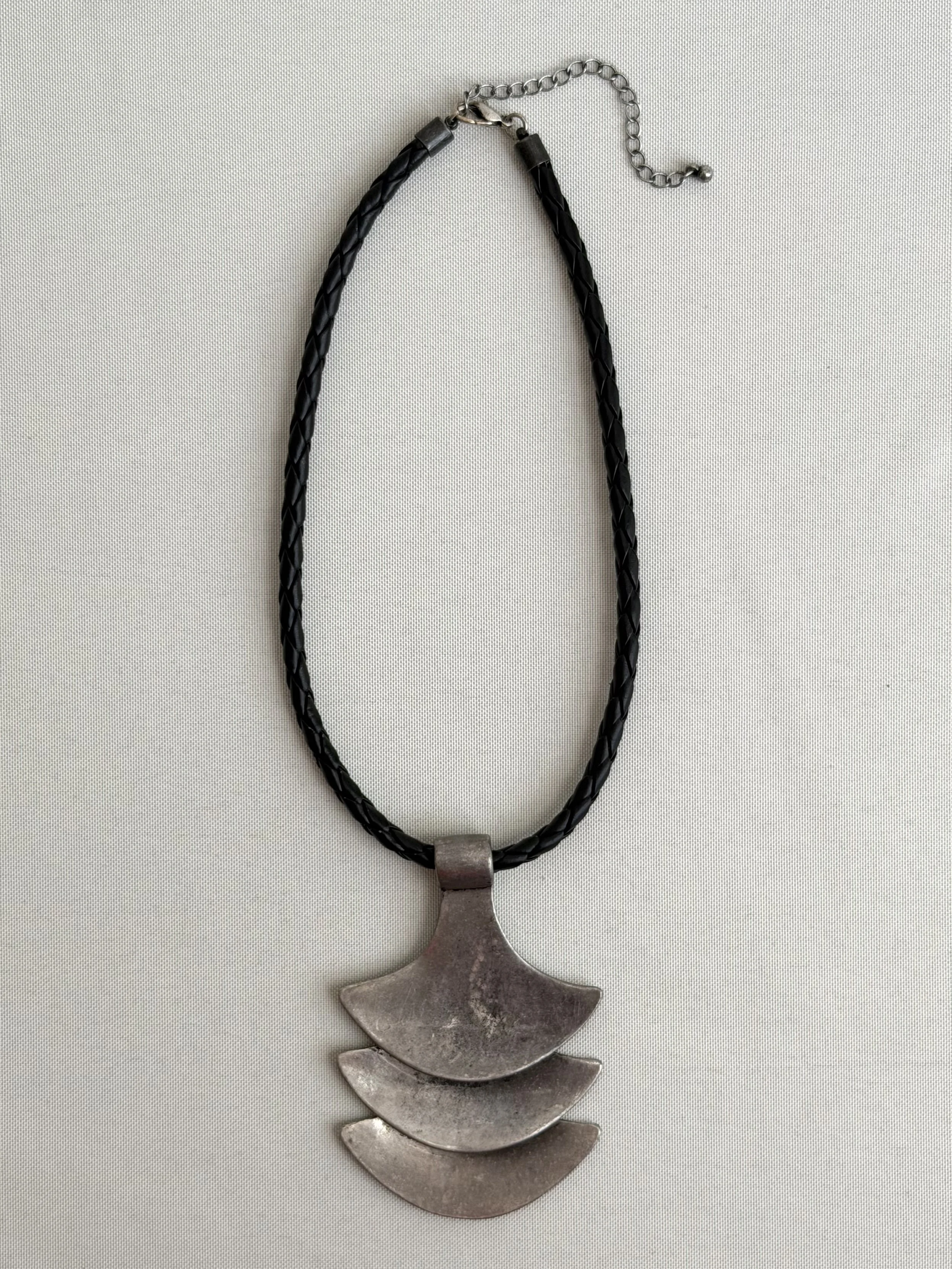 Fan necklace