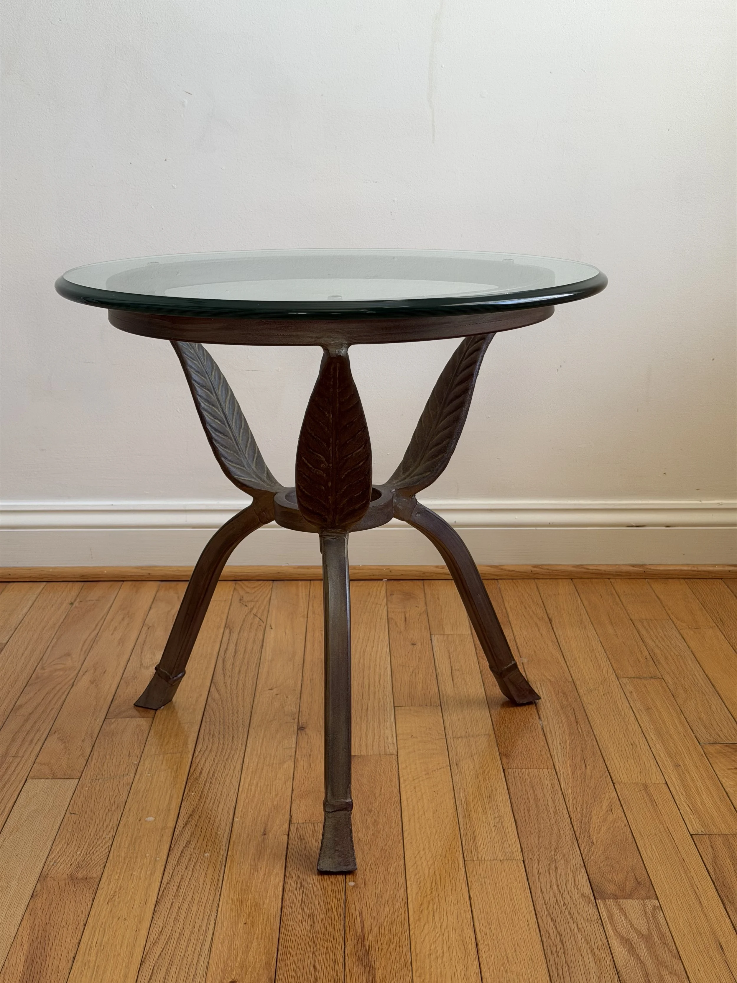 Leaf pattern side table