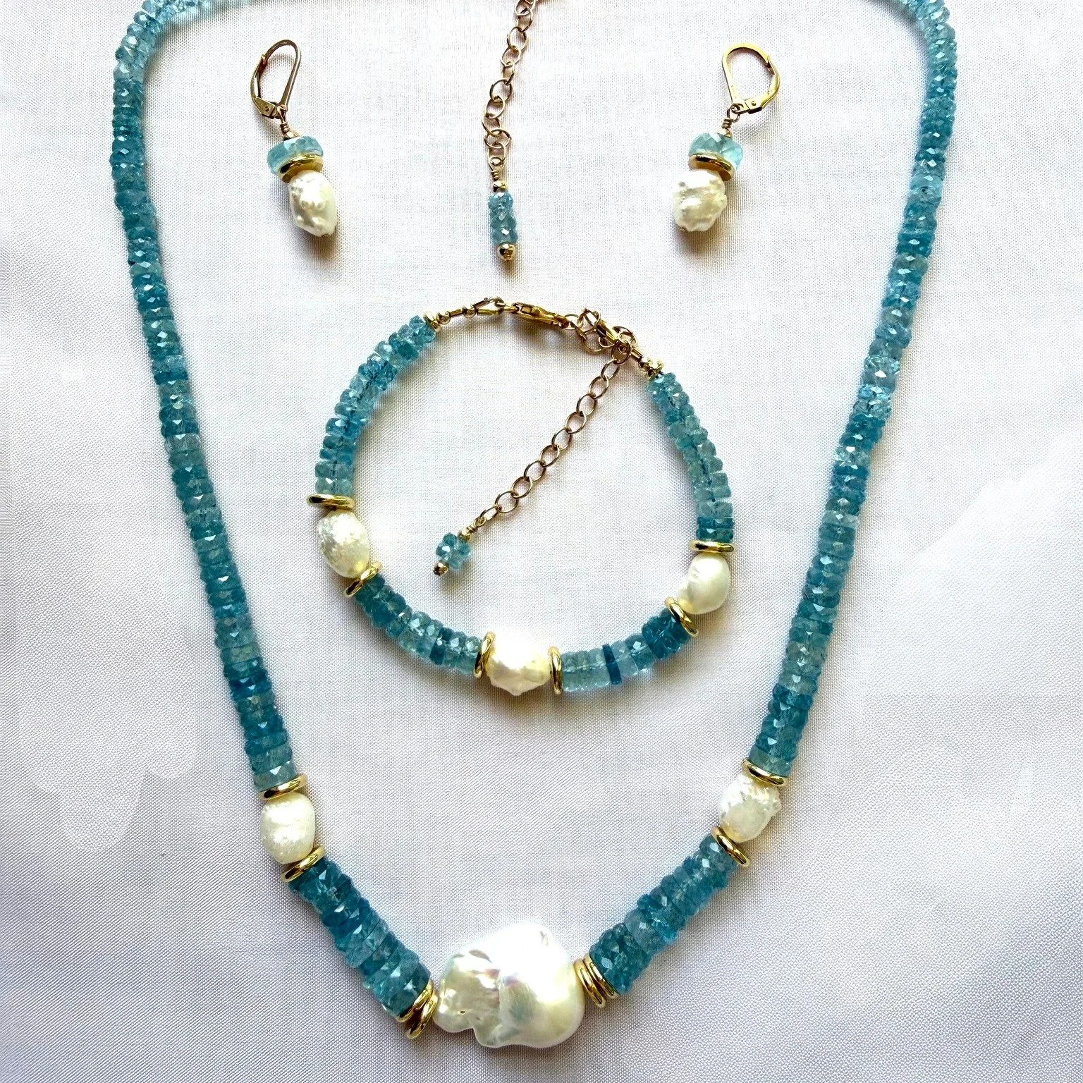 💎 Meet Sharon of Unicorn Designs &mdash; featured artist for the 2026 Lakeside Artists Studio Tour!

Sharon has been creating one-of-a-kind jewelry since 1998, combining her love of creativity with beautiful materials like natural stones, freshwater