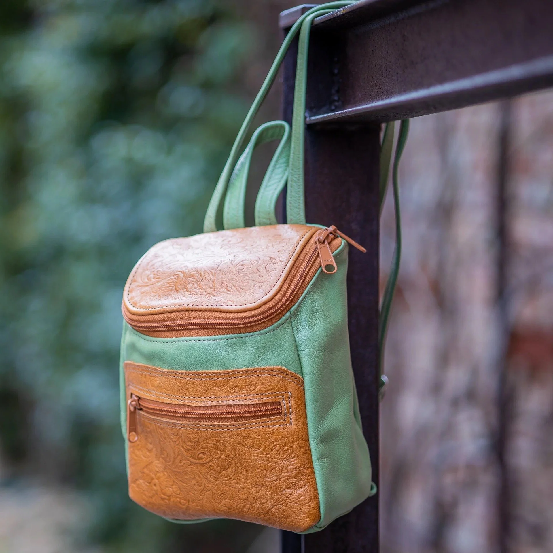 ✨Another amazing group of talented artists awaits you at Studio Council (ORANGE dot on the map!). Introducing Debby Loflin of the Lakeside Artists Studio Tour!

Debby Loflin has been showcasing her beautifully crafted handbags and accessories at the 