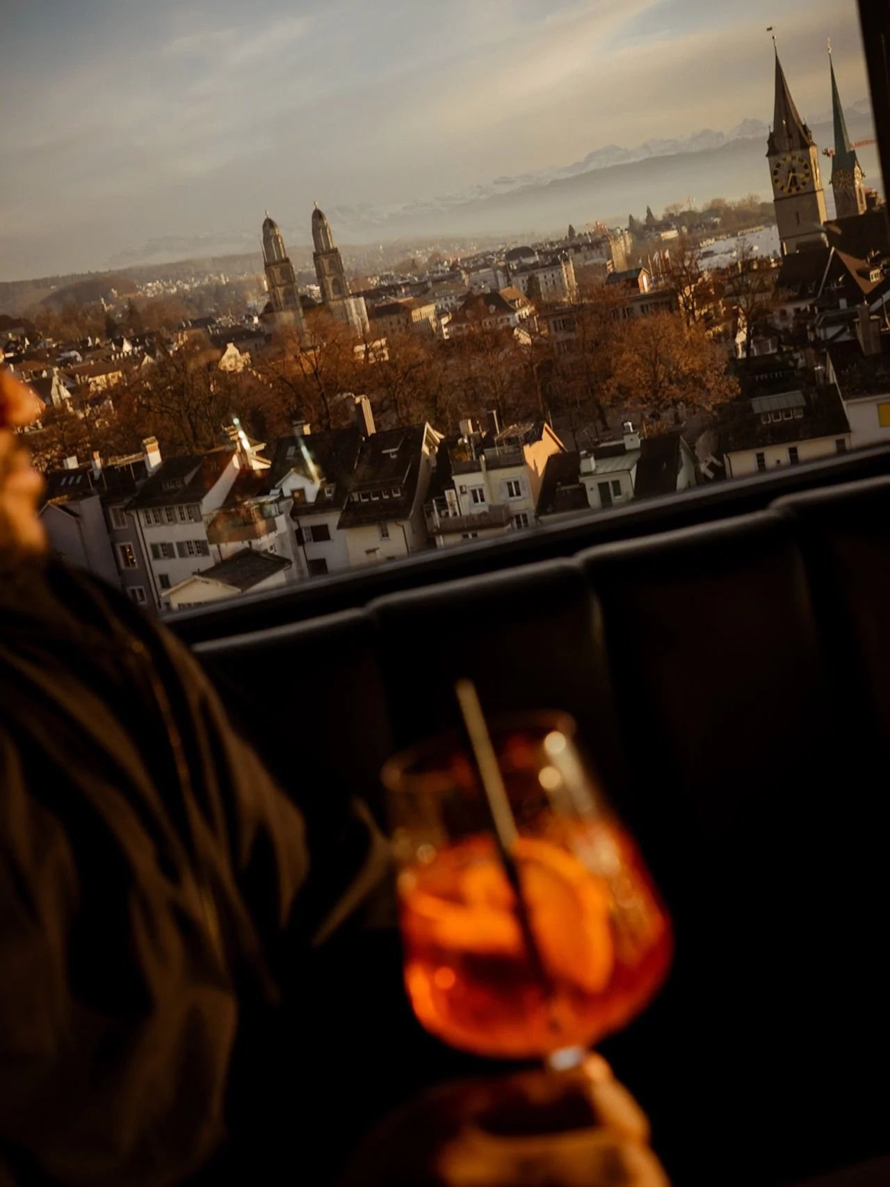 Winter solstice in Z&uuml;rich.

Mandatory stop at @julesvernepanoramabar