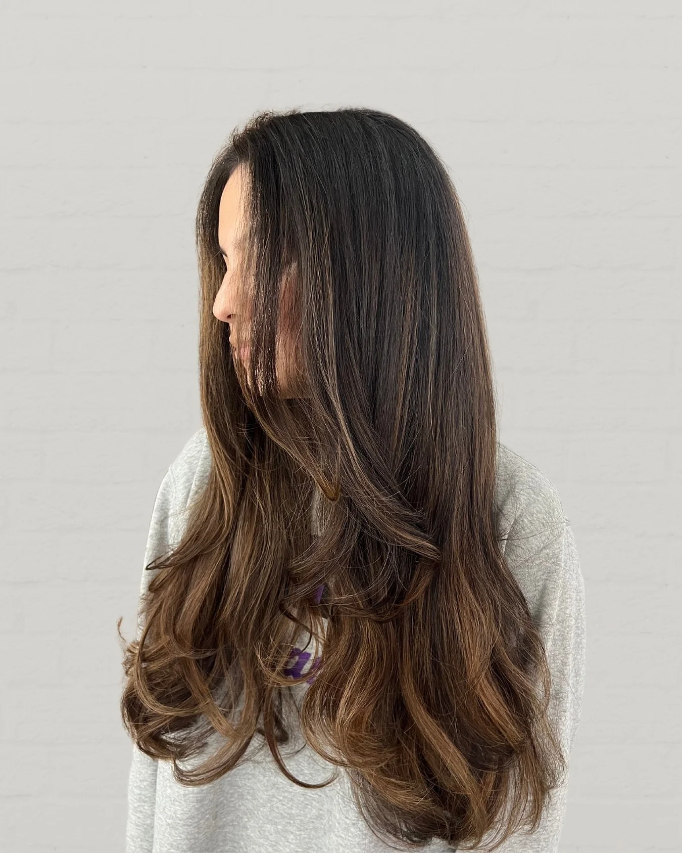 That Friday glow 🤩 

#hairextensionsaustin #tapeextensions #austinhairextensions #microbeadextensionsaustin #austinhairstylist #austinhairstylist #austinhairsalon #hairextensionspecialist #extensionsatx #hairextensionsatx #brunettehair #hairtransfor