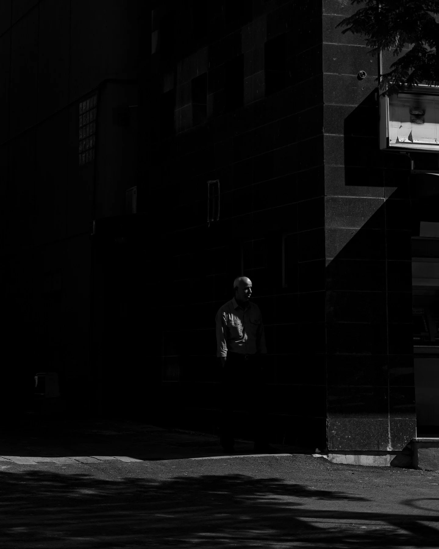 The energy of Marrakech&rsquo;s streets, caught in a quiet moment.

#Marrakech #Morocco #StreetPhotography #BlackAndWhite #CityStreets #TravelPhotography #ExploreMorocco #CaptureTheMoment #StreetVibes #UrbanPhotography #Wanderlust #TravelTheWorld #Ph