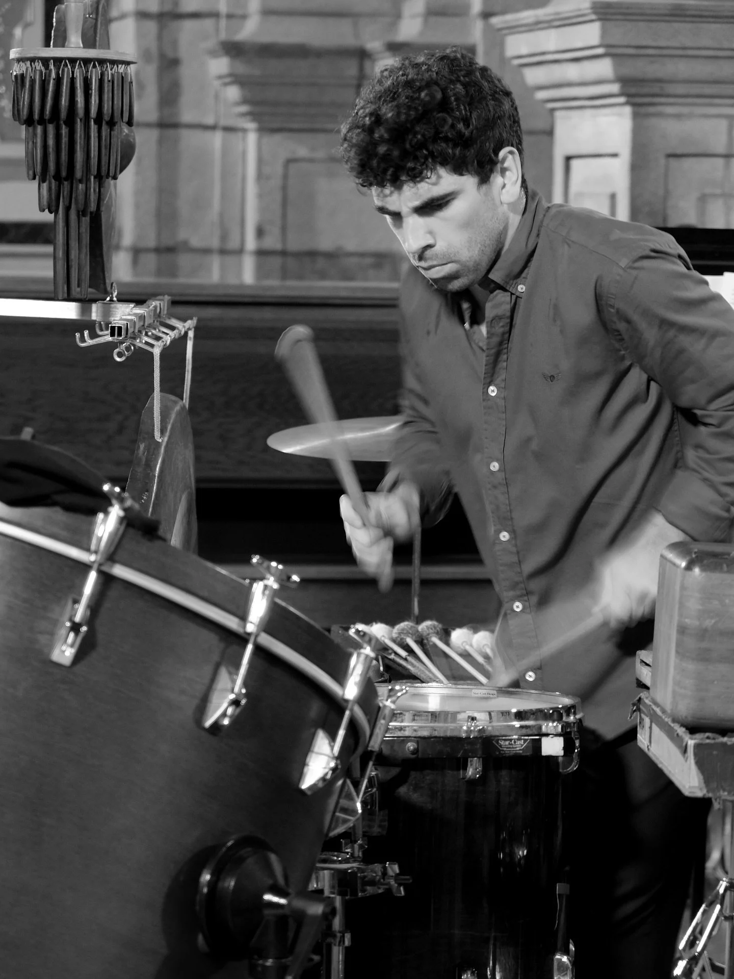 Registos do segundo concerto da M&uacute;sica de C&acirc;mara Braga 2025, marcado pelo virtuosismo do percussionista @joaomiguelbragasimoes e pelos jovens m&uacute;sicos da Camerata de Cordas da @universidade_do_minho. ✨

📷 Lu&iacute;s Braga Sim&oti