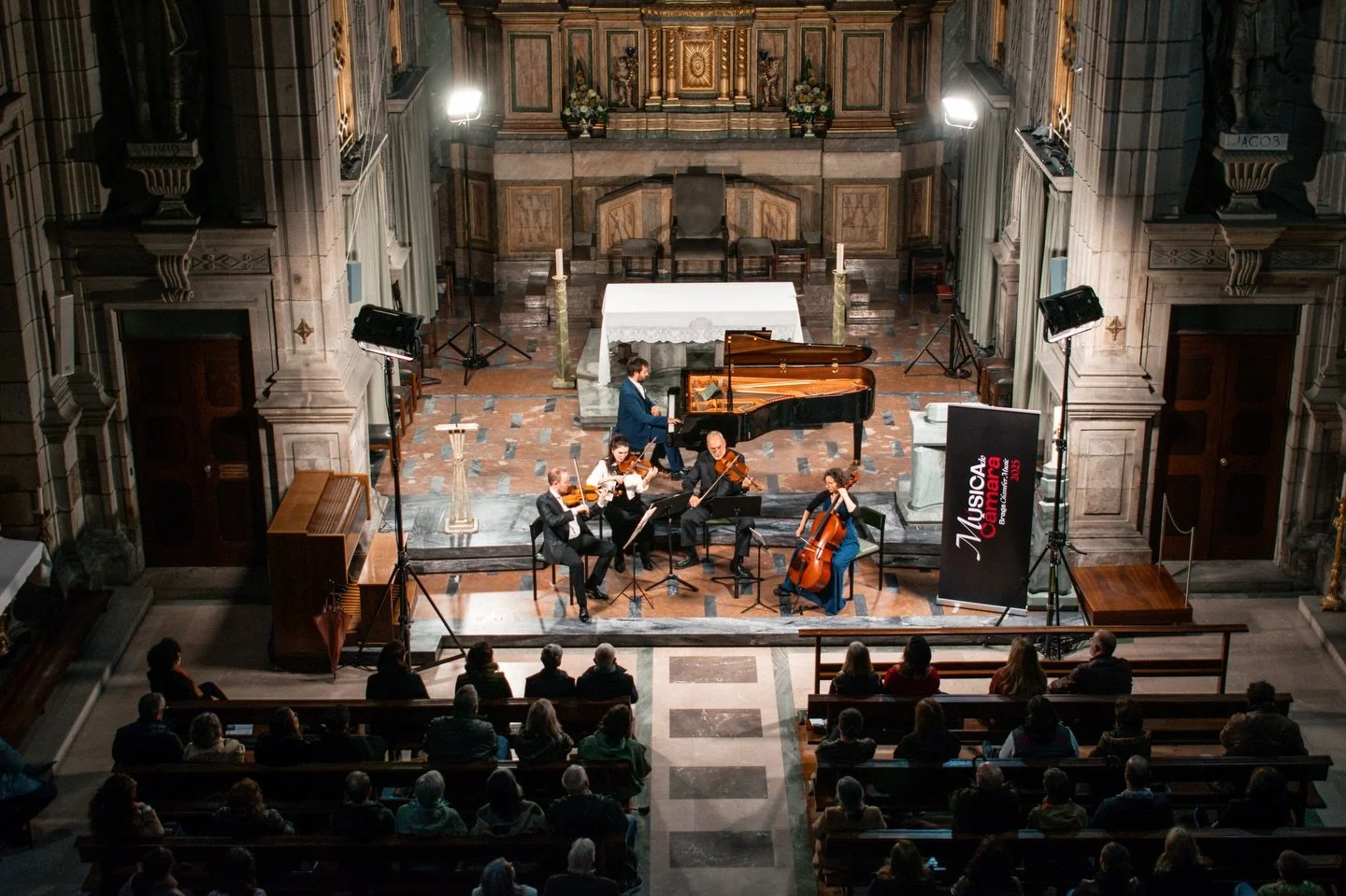📸 Partilhamos alguns registos do concerto &ldquo;Ecos do Romantismo&rdquo;, realizado no dia 15 de novembro de 2025, na Bas&iacute;lica dos Congregados. Nele foram notavelmente interpretados o Trio com Piano em R&eacute; menor, Op. 49, de F. Mendels