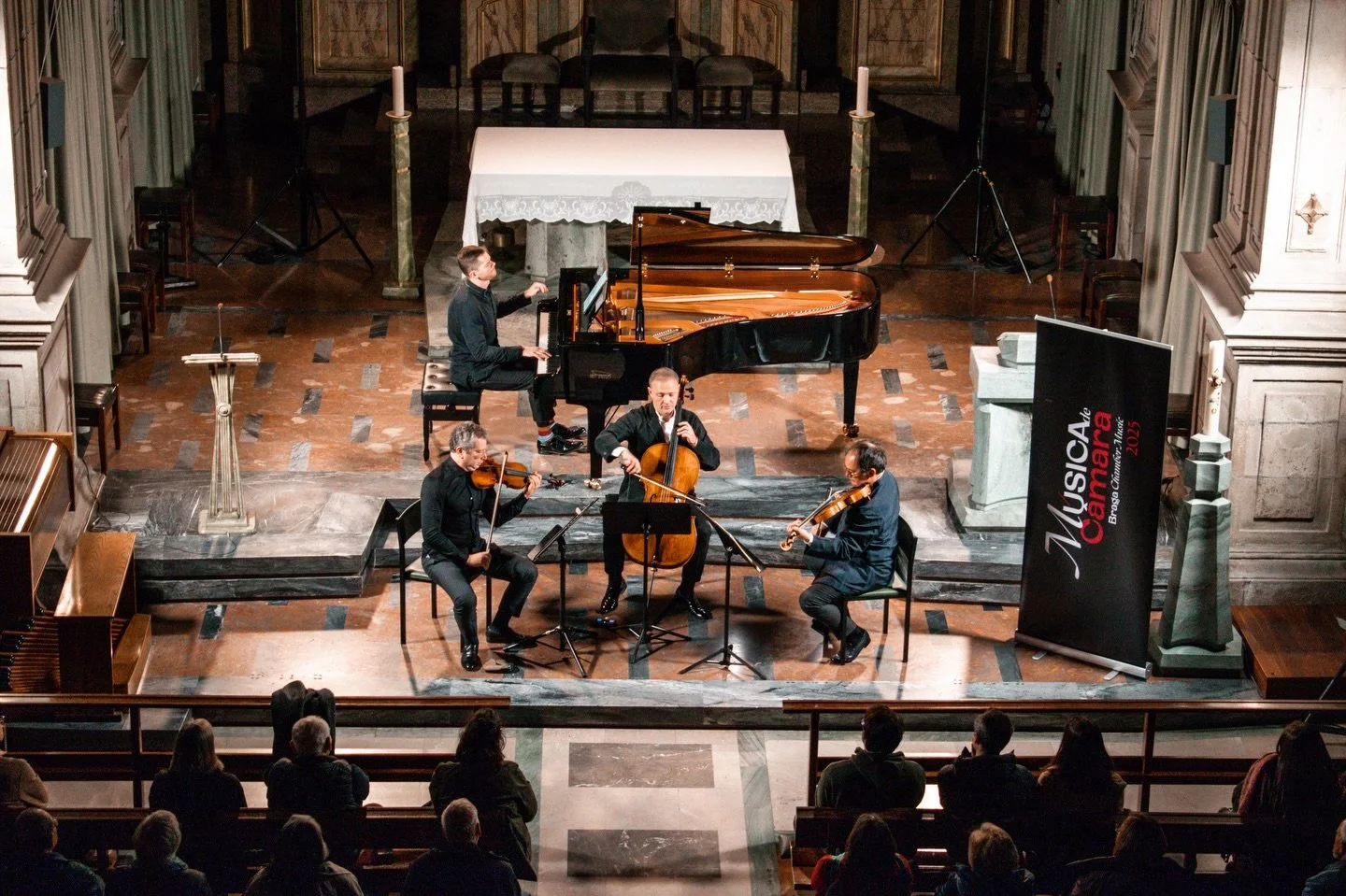 Hoje recordamos mais um concerto memor&aacute;vel, com grandes int&eacute;rpretes da atualidade a partilharem a sua m&uacute;sica e virtuosismo na cidade de Braga. O concerto contou com a bel&iacute;ssima interpreta&ccedil;&atilde;o do Quarteto com p