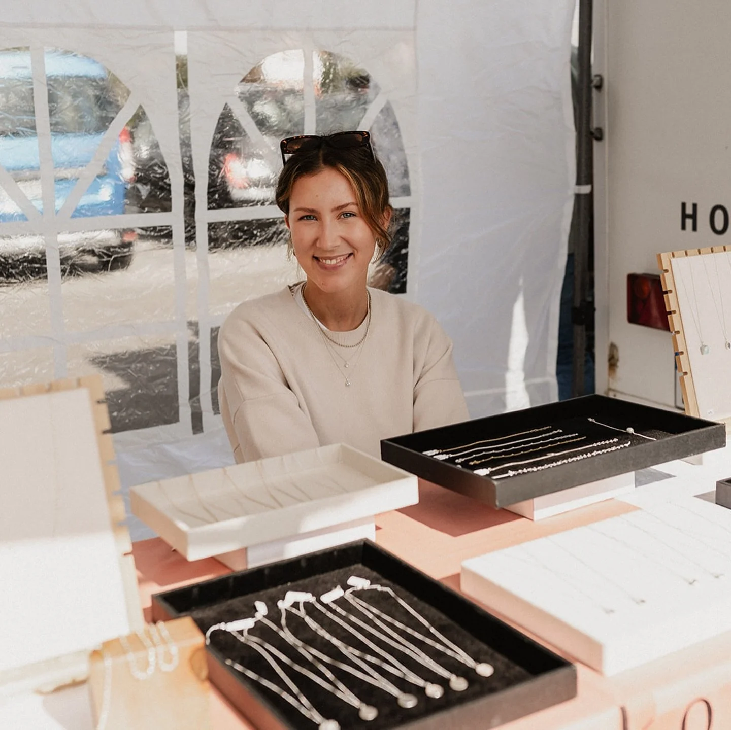 Der Wundermarkt zeigt, was m&ouml;glich ist, wenn Menschen mit Leidenschaft und Talent zusammenkommen &ndash;
Im Herzen jedes Female Start-ups steckt eine starke, kreative Frau &ndash; und oft steht hinter ihr ein gro&szlig;artiger Partner oder Freun