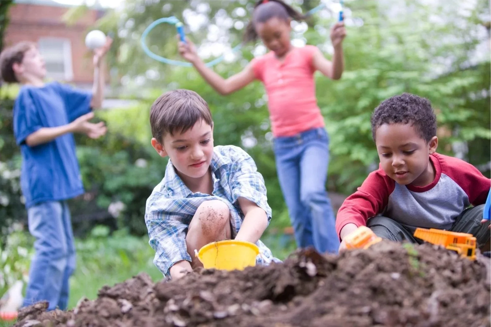 Children playing safely in an Arizona backyard after scorpion treatment