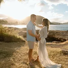 Oahu Maternity Photographer Reviews and Ratings from couple visiting during babymoon