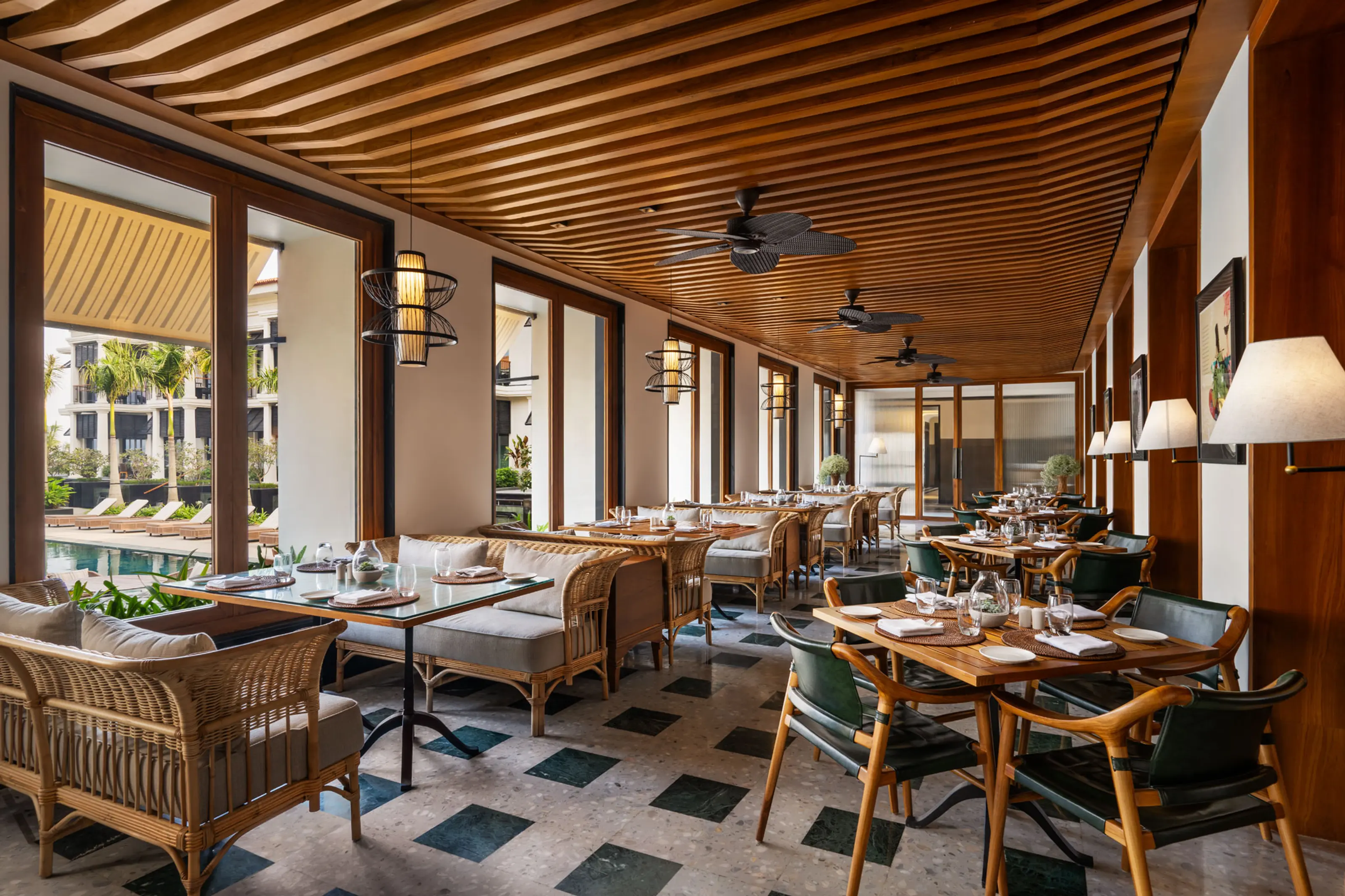 Verandah - Restaurant - Poolside Seating