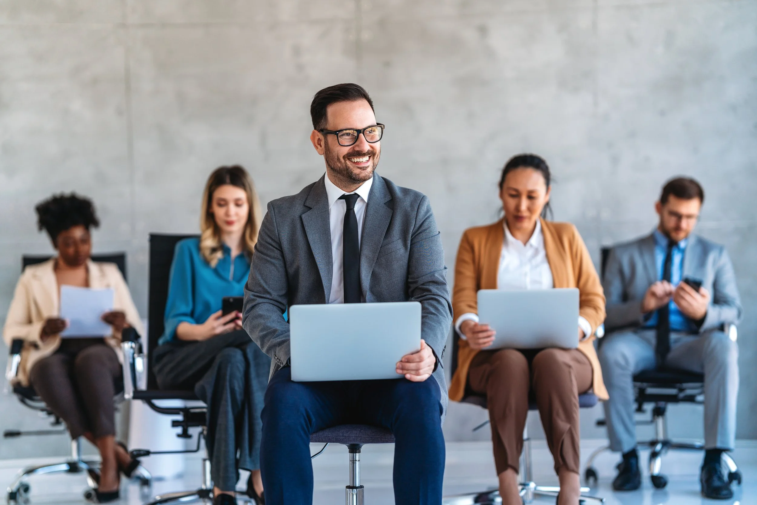 Remote Staffing vs. Headhunting in 2026: How to Choose the Right Hiring Model for Your Business