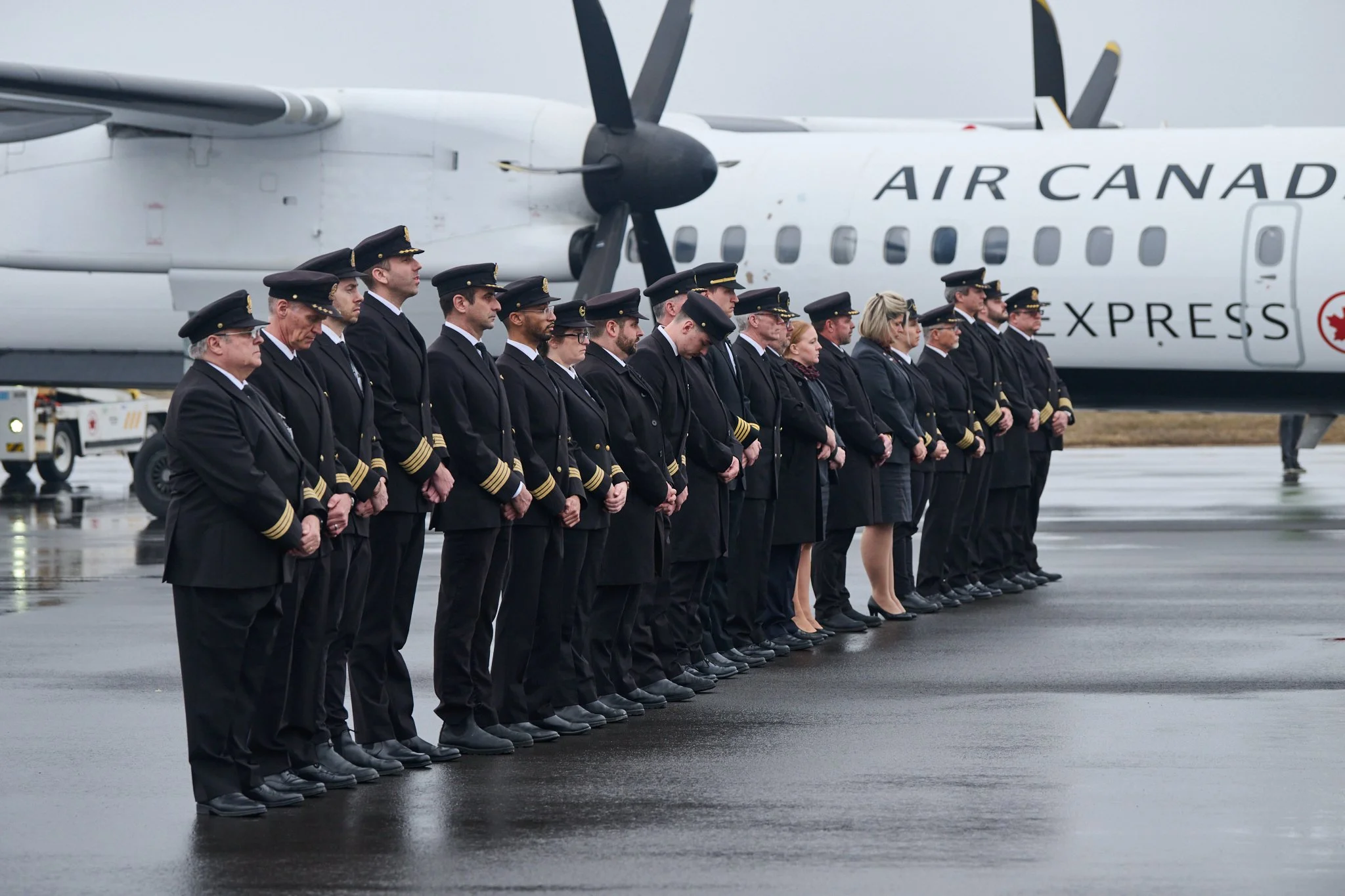 ALPA pilots lined up in Ottawa on March 26th 2026 for First Officer Mackenzie Gunther’s final flight home. Hundreds of uniformed pilots gathered to receive the repatriation flight, paying their respects to the young Jazz Aviation First Officer from F