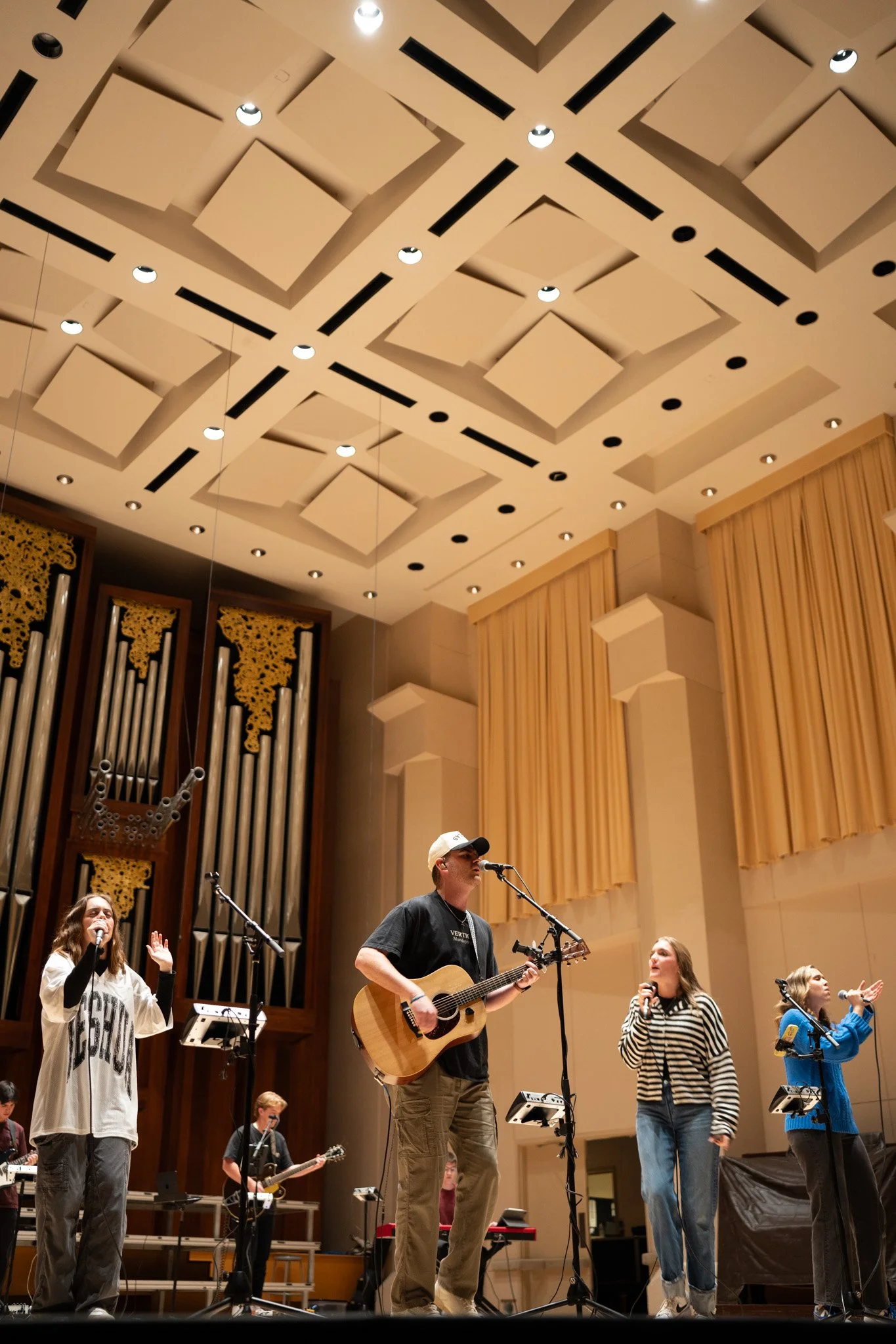 vert_2.3.25-13 copy.jpg