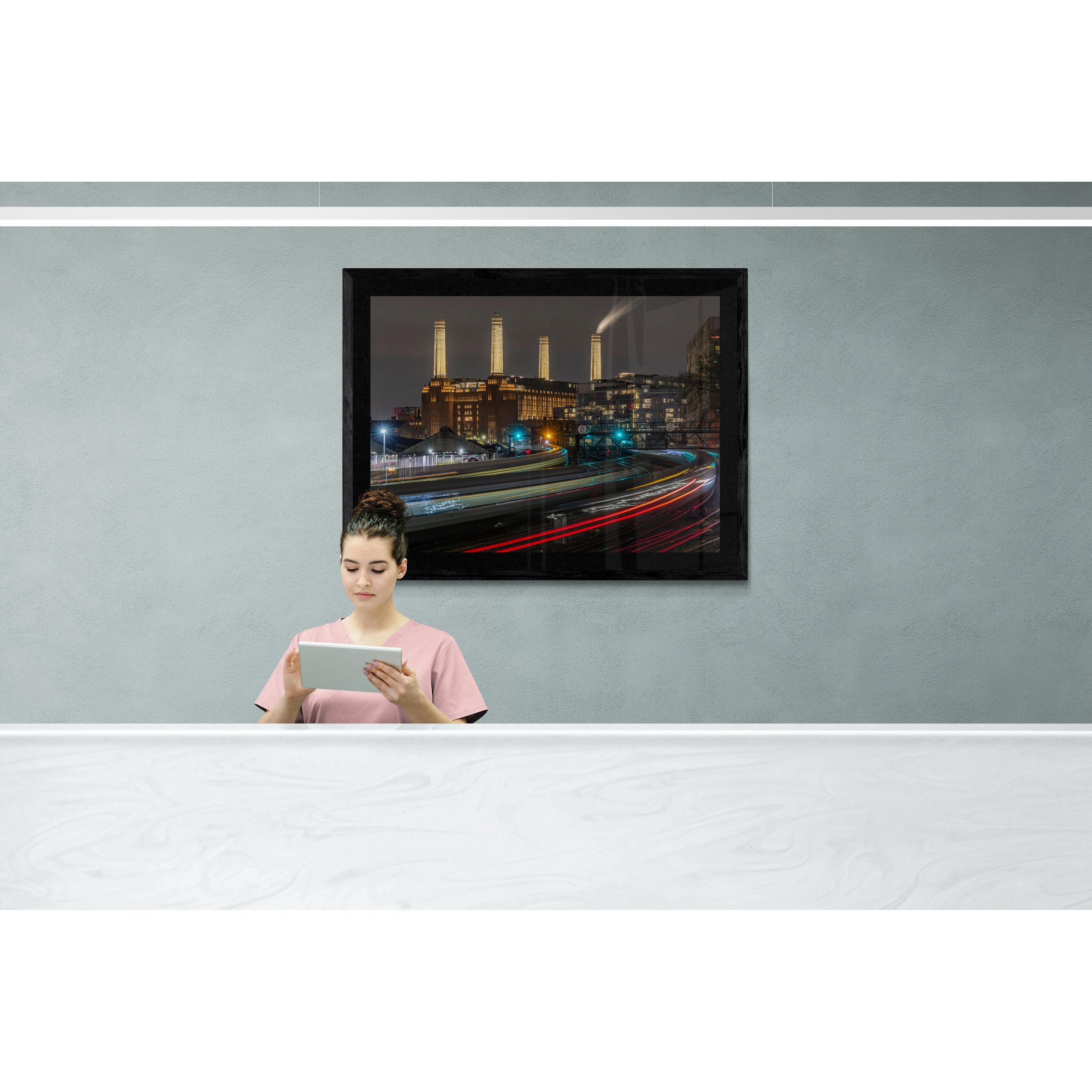 nurse-standing-behind-a-reception-desk_square.jpg